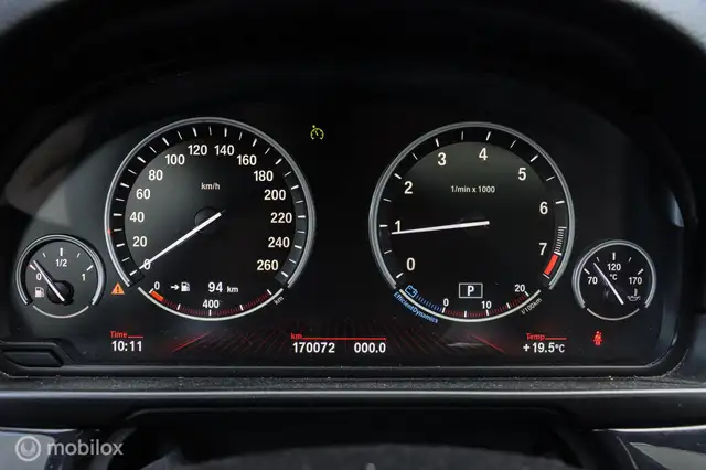 BMW 5 Series view 21