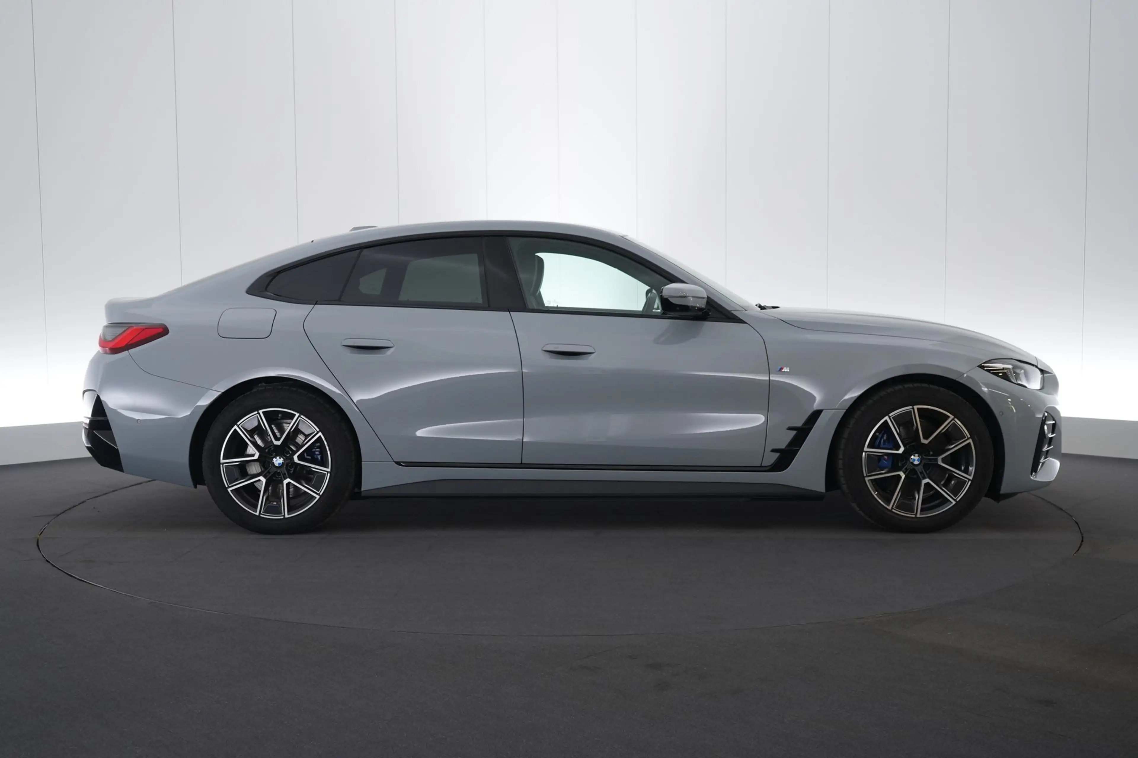 BMW i4 eDrive35 Business M-Sport LEDER/CUIR LED GPS PDC 3 — photo 5