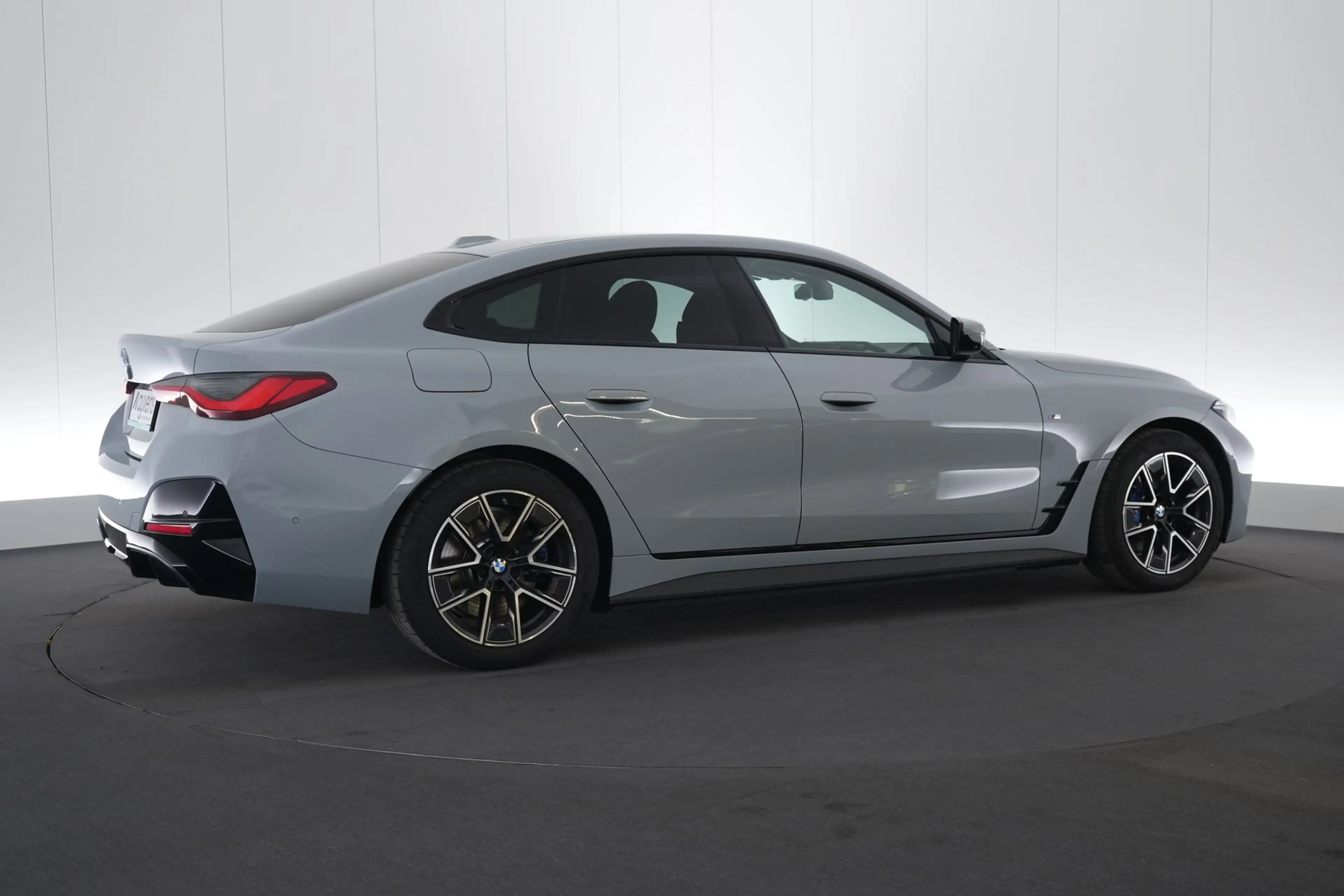 BMW i4 eDrive35 Business M-Sport LEDER/CUIR LED GPS PDC 3 — photo 6