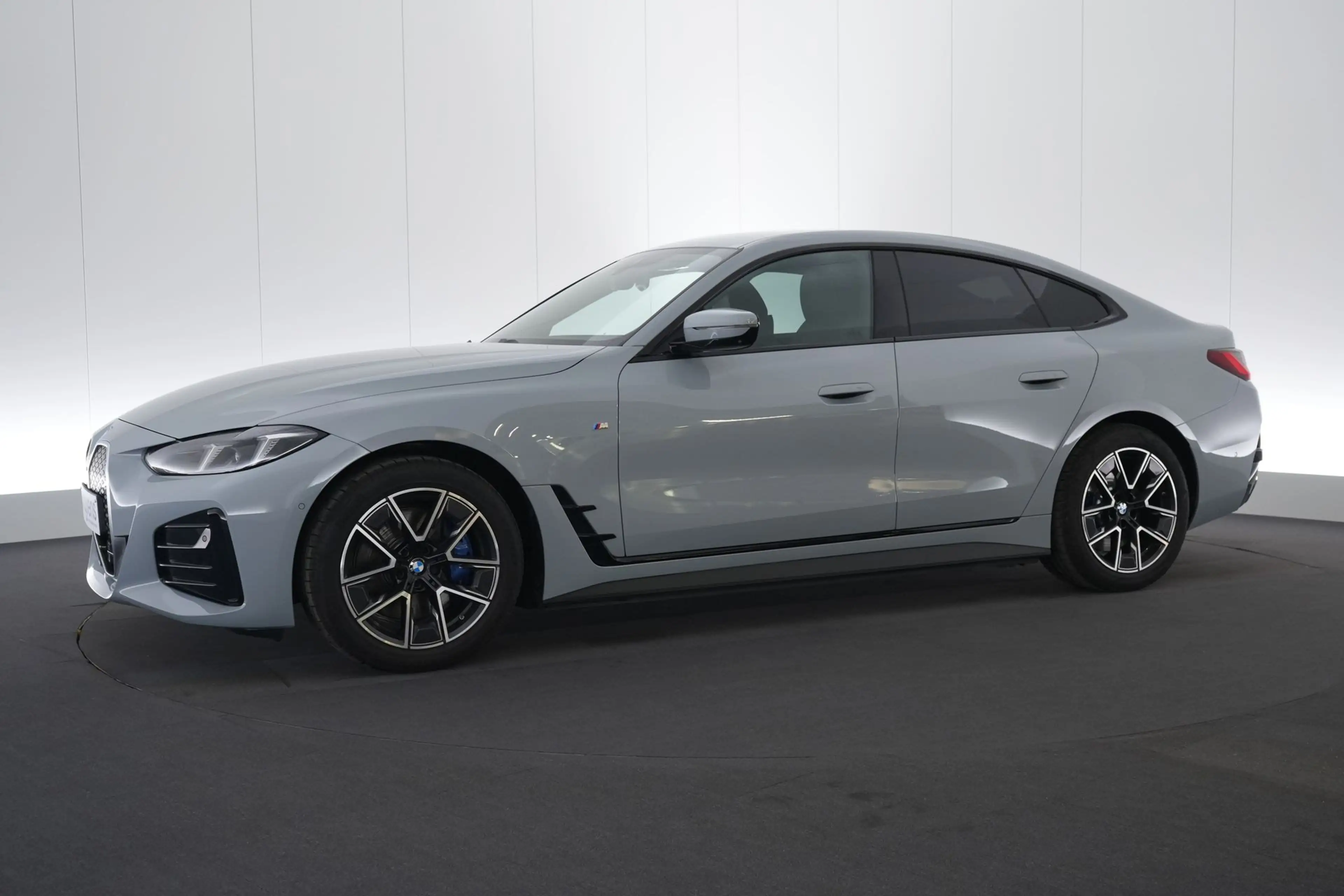 BMW i4 eDrive35 Business M-Sport LEDER/CUIR LED GPS PDC 3 — photo 12