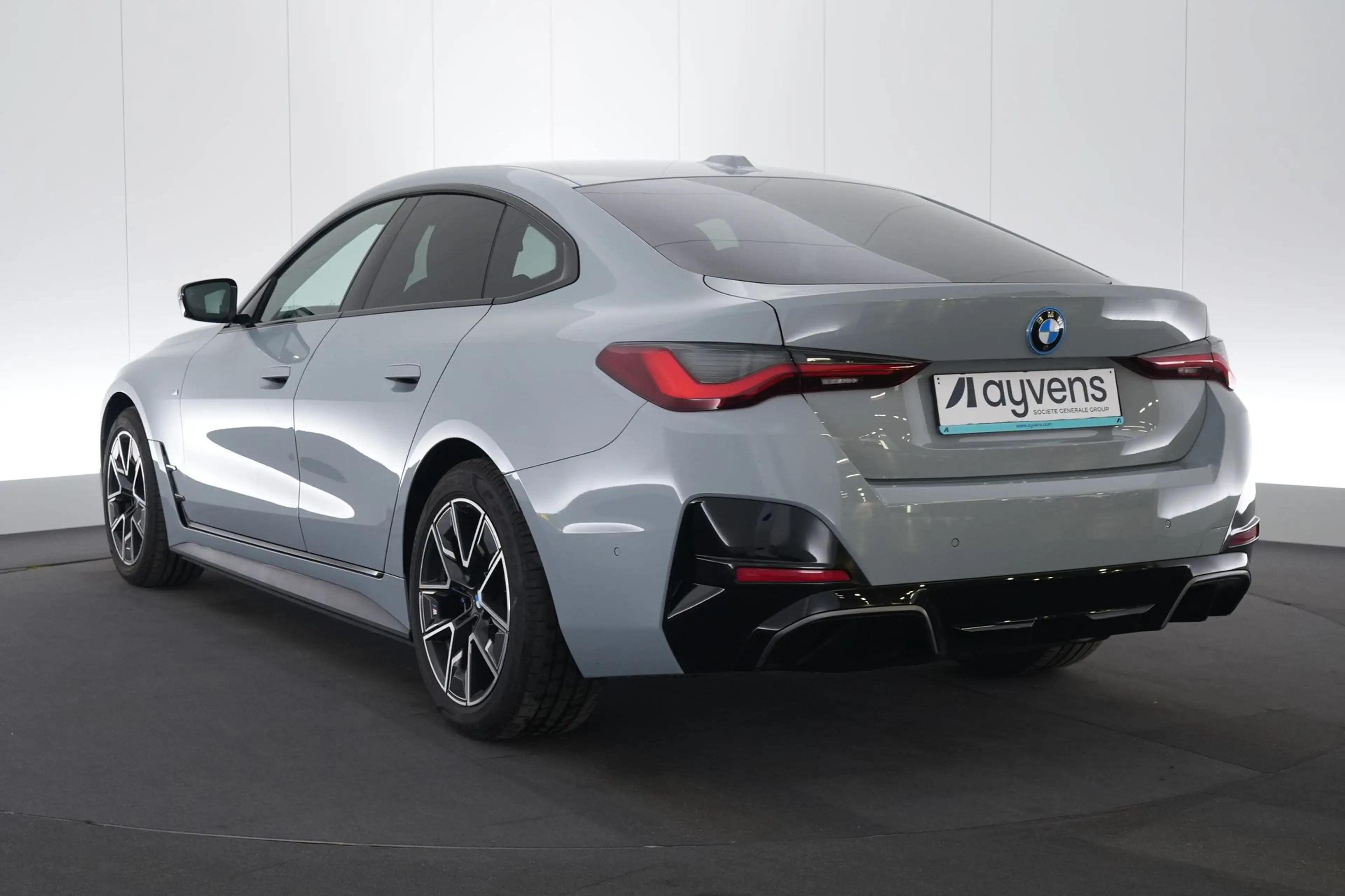 BMW i4 eDrive35 Business M-Sport LEDER/CUIR LED GPS PDC 3 — photo 9