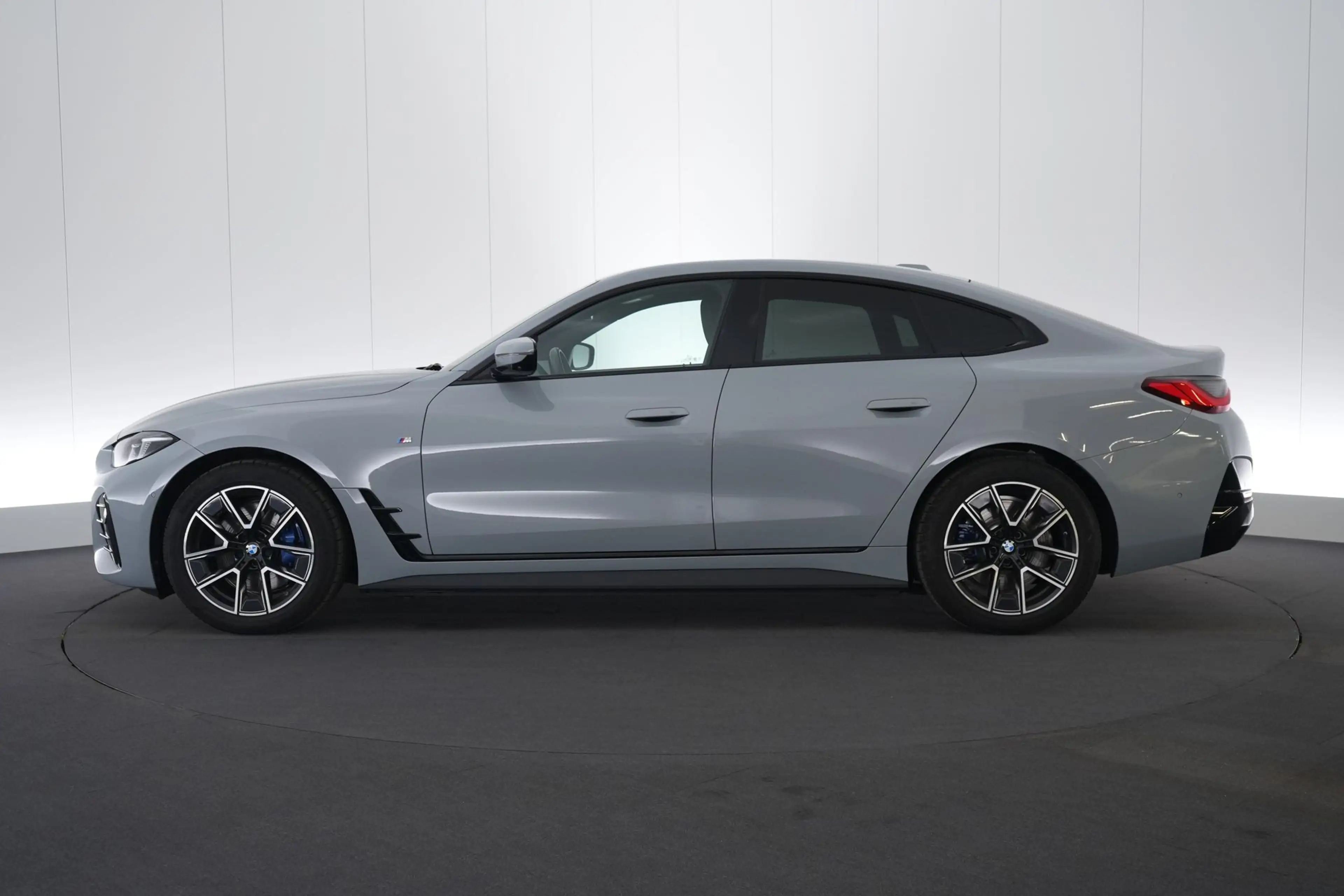 BMW i4 eDrive35 Business M-Sport LEDER/CUIR LED GPS PDC 3 — photo 11