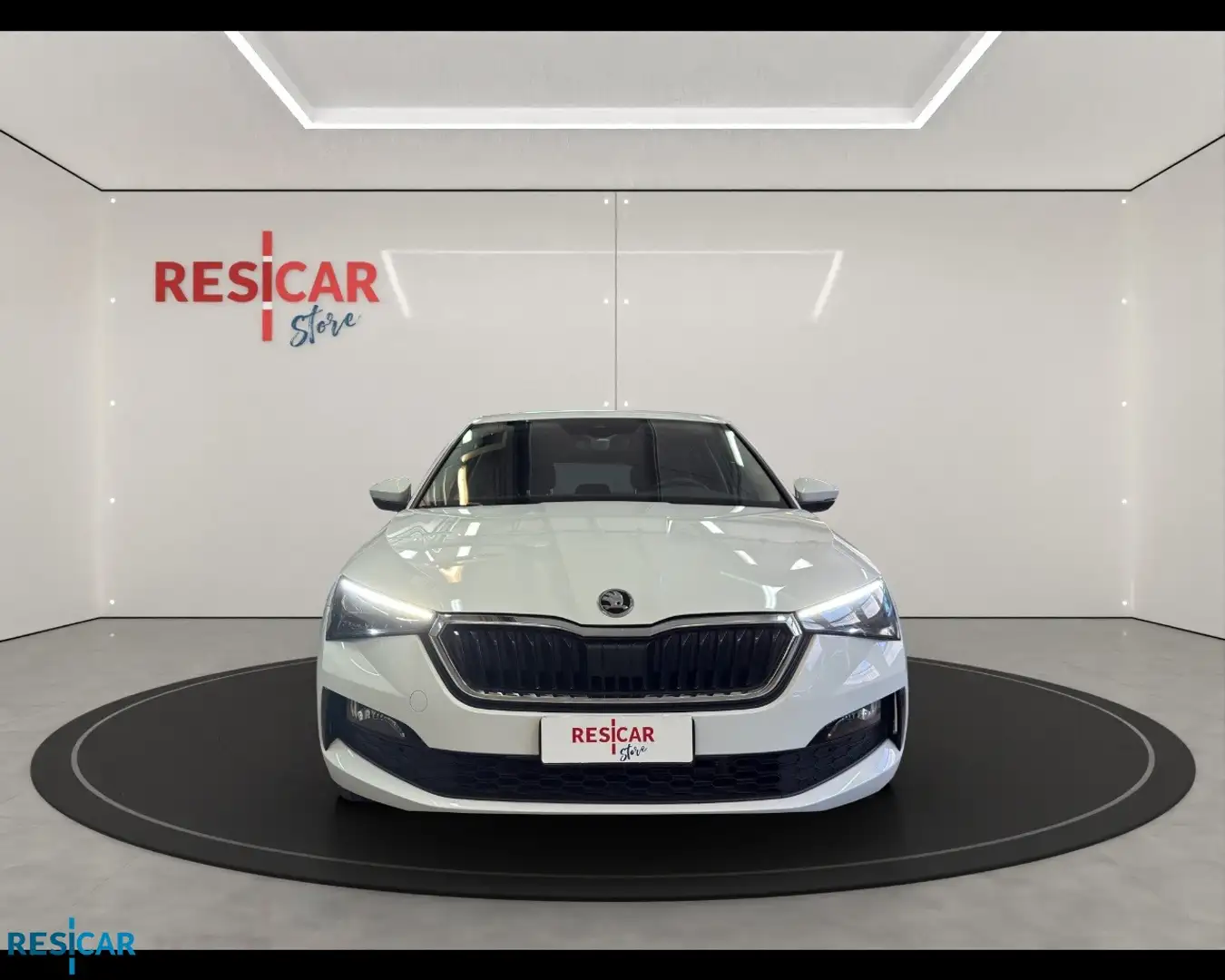 Skoda Scala Berlina 1.0 G-TEC Style Bianco - 2