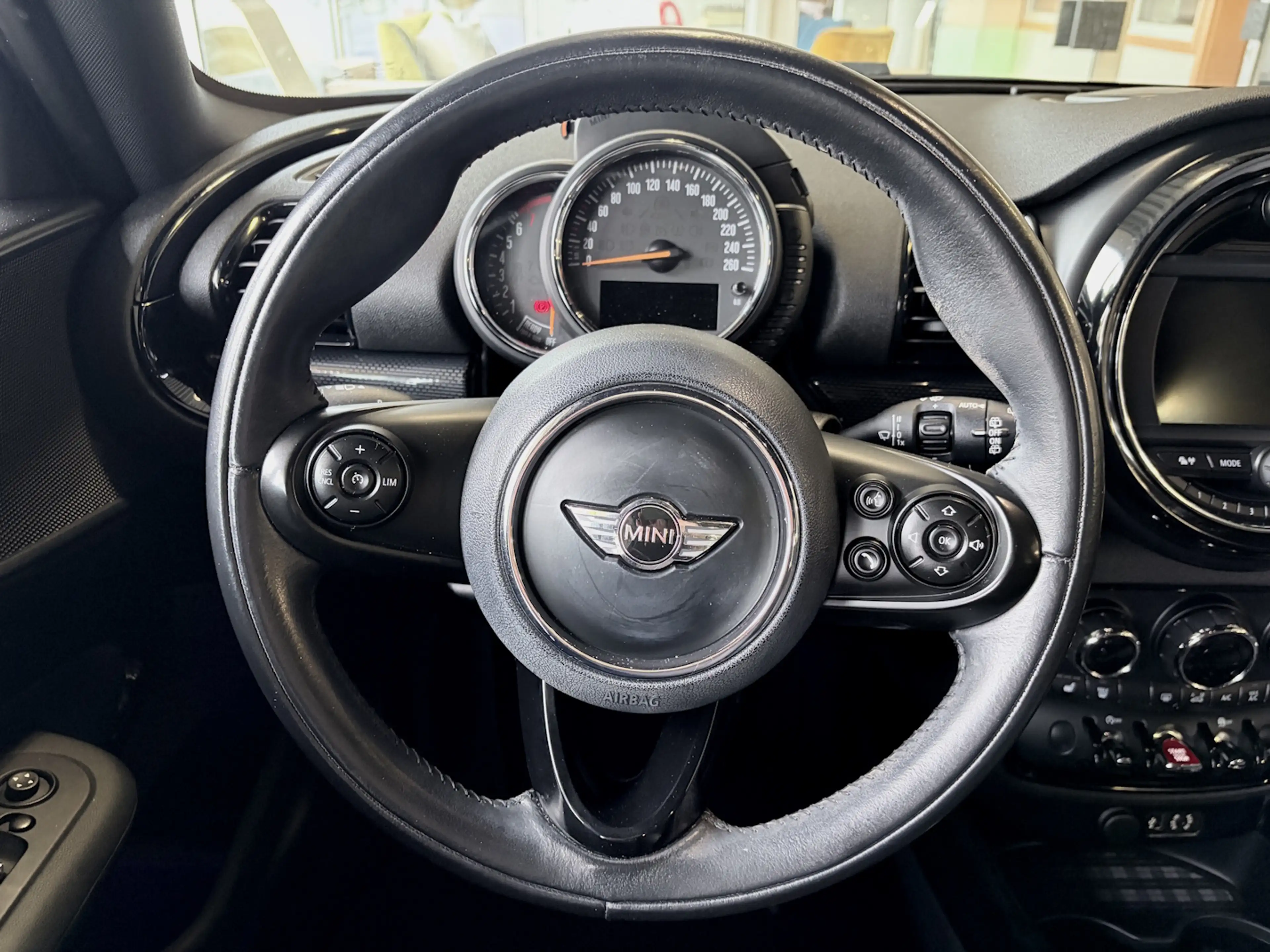 MINI One Clubman Mini One Clubman — photo 10