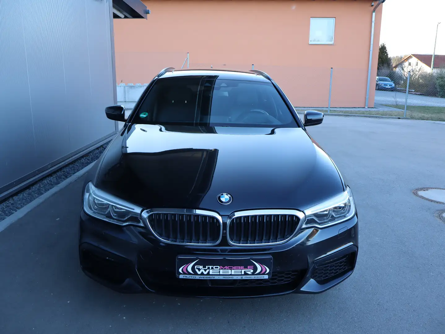 BMW 540 i xDrive Touring Aut. M SPORT *PANORAMA*DISPLAY* Schwarz - 2