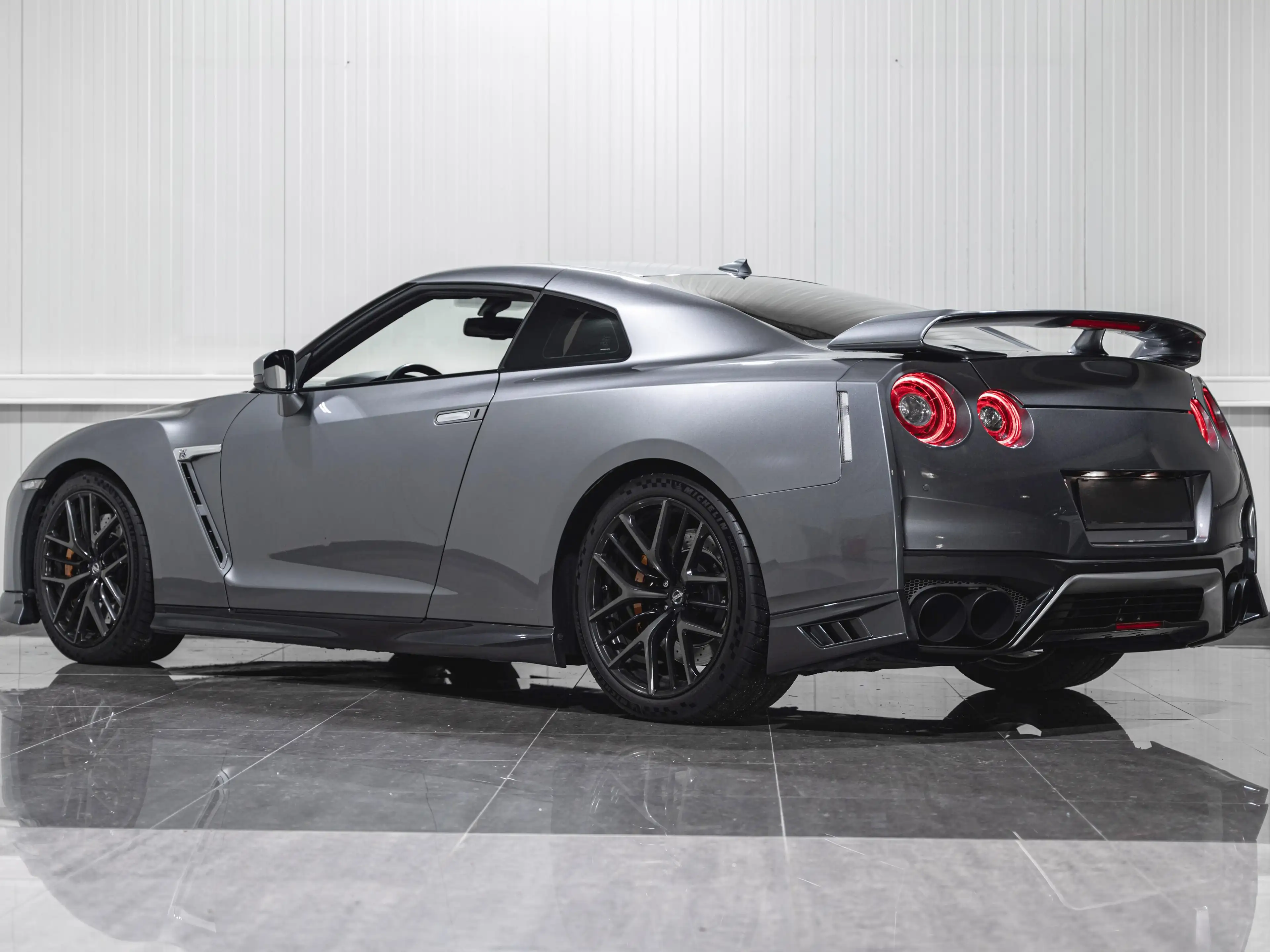 Nissan GT-R R35 — photo 11