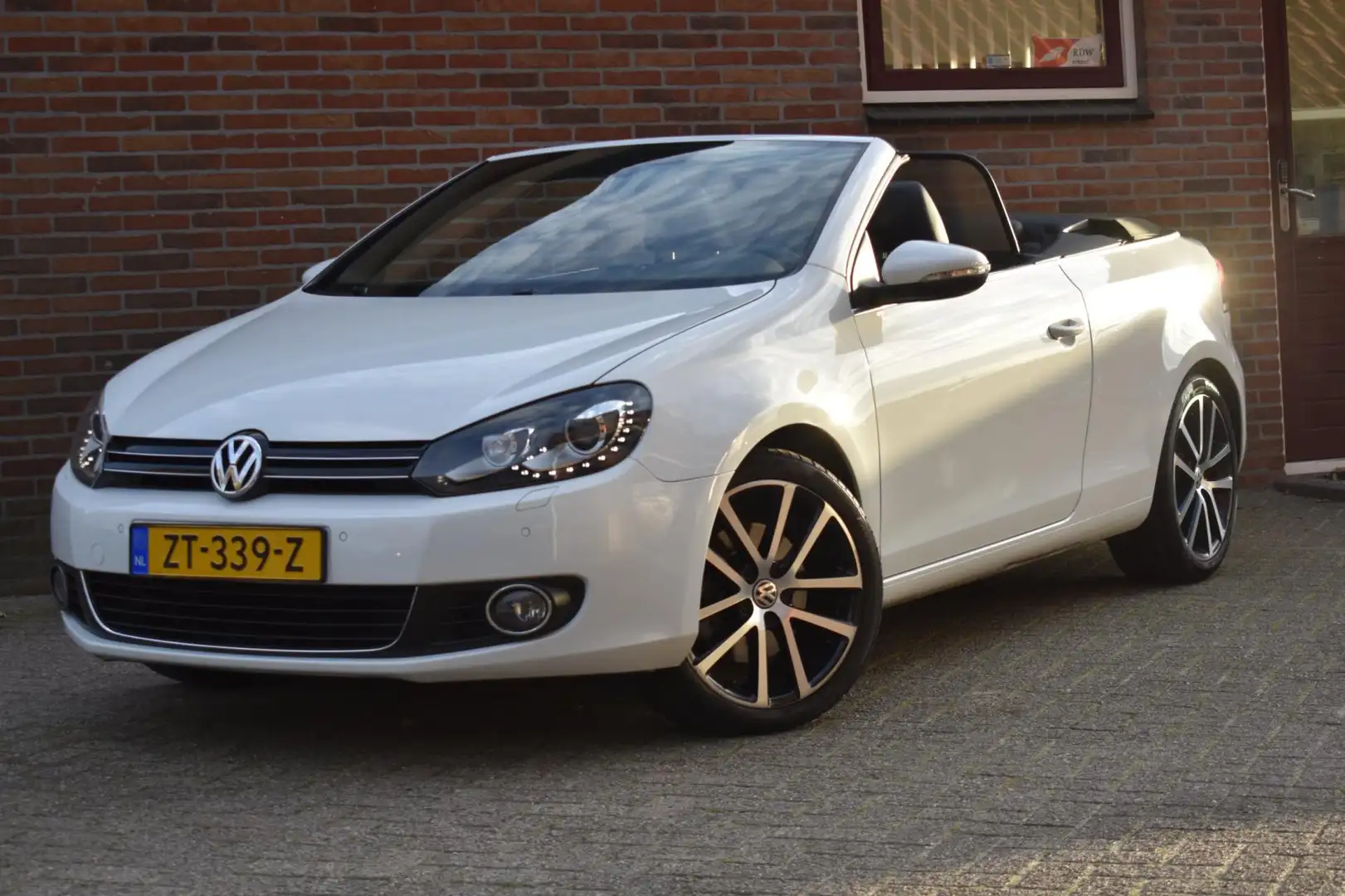 Volkswagen Golf Cabriolet 1.4 TSI '11 Xenon Leder Clima Navi Cruise Inruil m Wit - 1