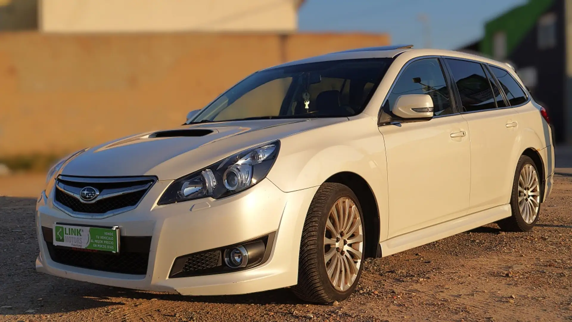 Subaru Legacy Familiar Automático de 5 Puertas Beige - 1
