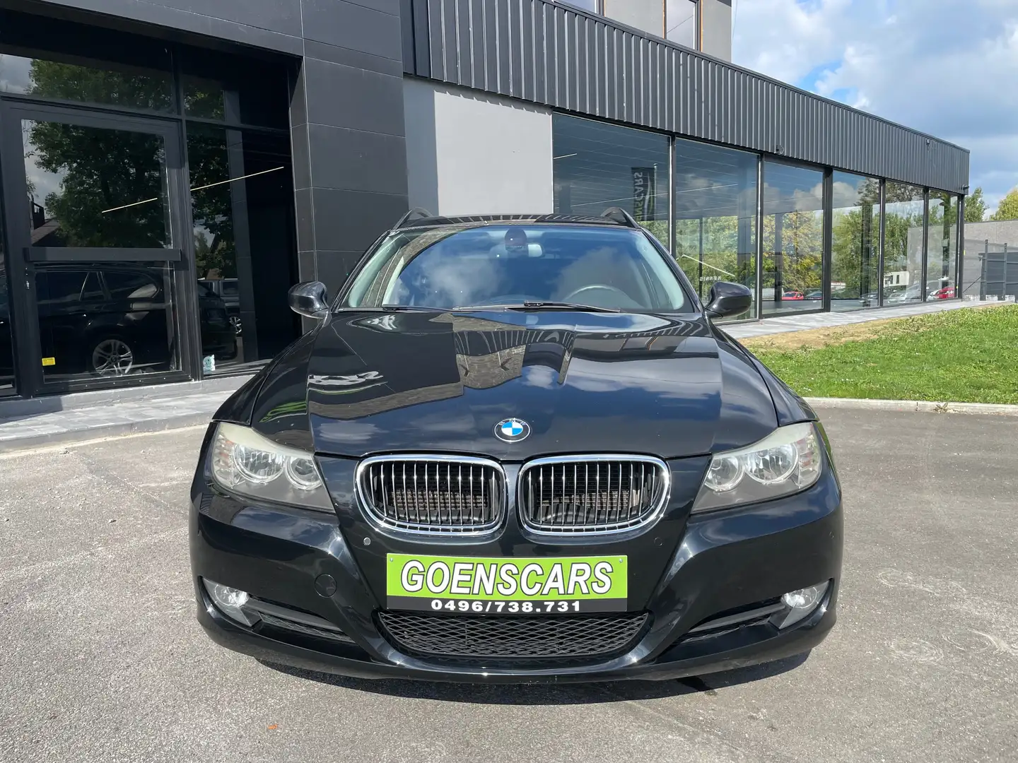 BMW 318 Touring 318d BOÎTE AUTO, Clim digitale, Radar ! Noir - 2