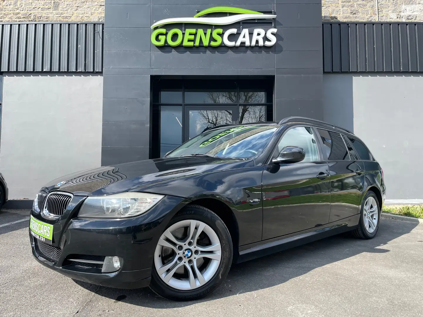 BMW 318 Touring 318d BOÎTE AUTO, Clim digitale, Radar ! Noir - 1