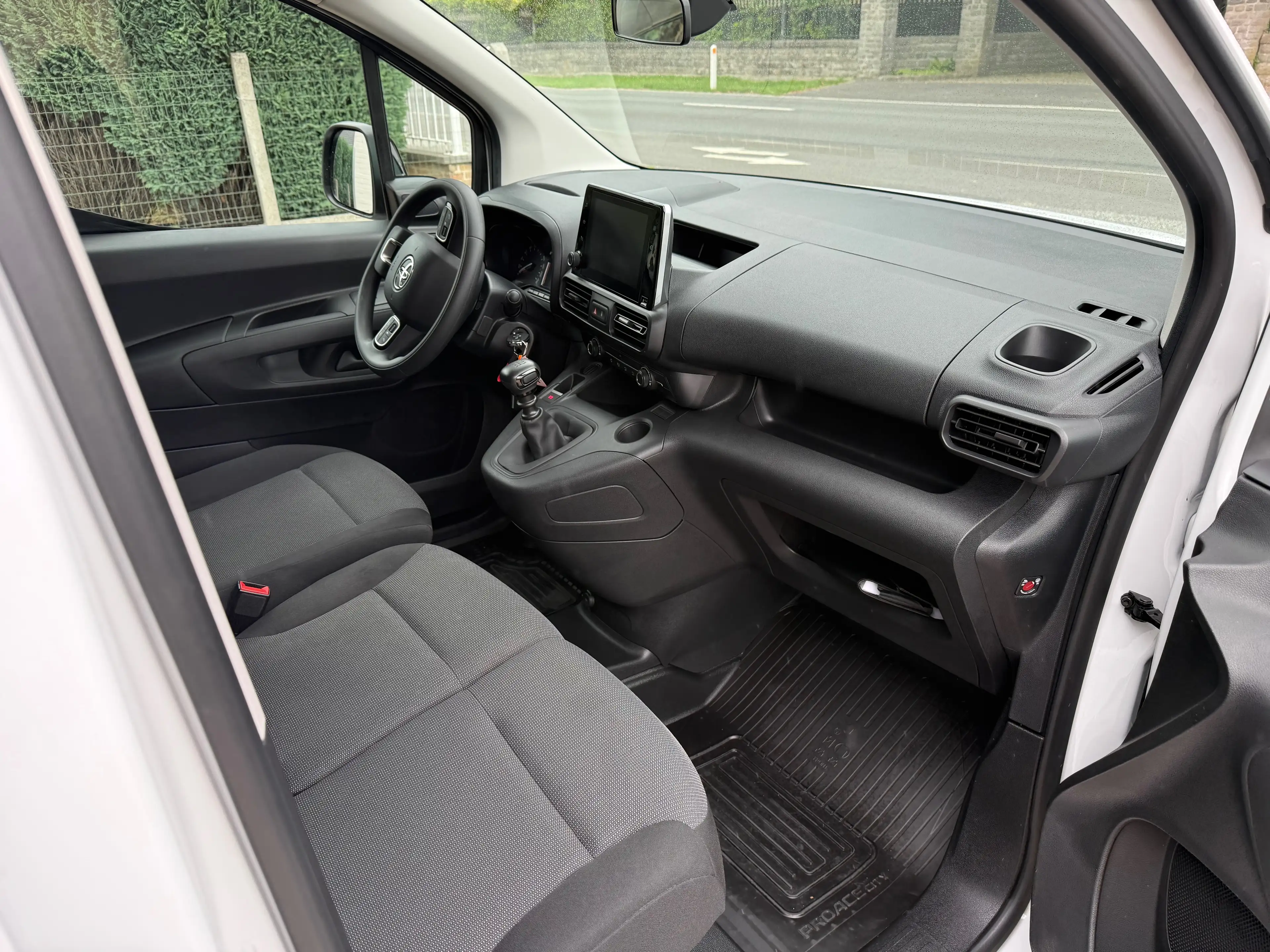 Toyota Proace City 1.2 PureTech — photo 13