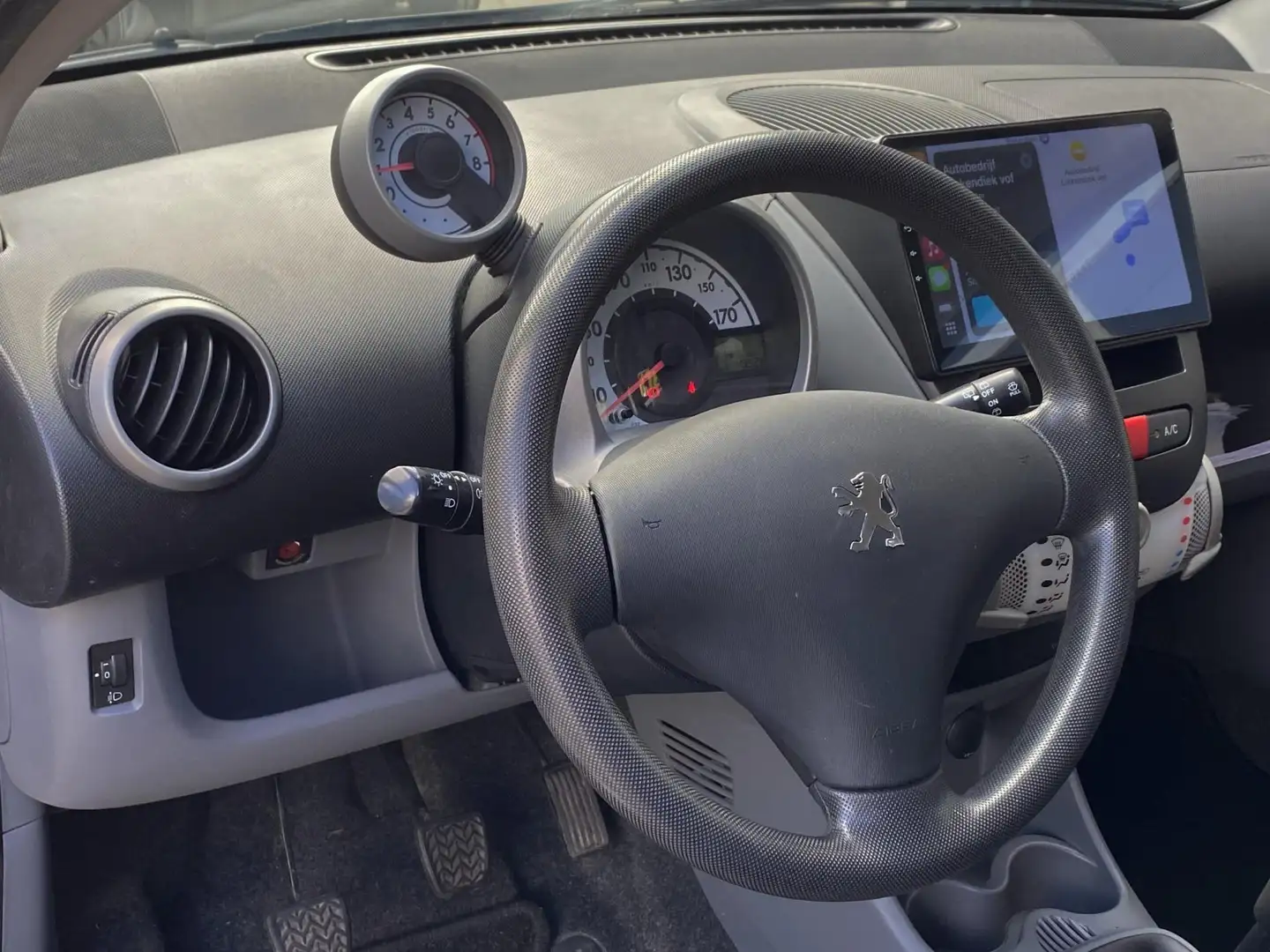 Peugeot 107 1.0-12V Millesim 200 - 5Drs Navigatie / Apple CarP Nero - 2