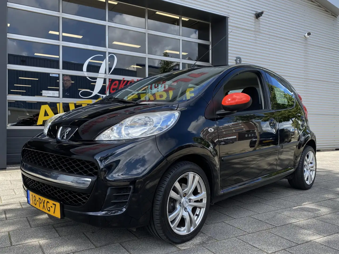 Peugeot 107 1.0-12V Millesim 200 - 5Drs Navigatie / Apple CarP Nero - 1