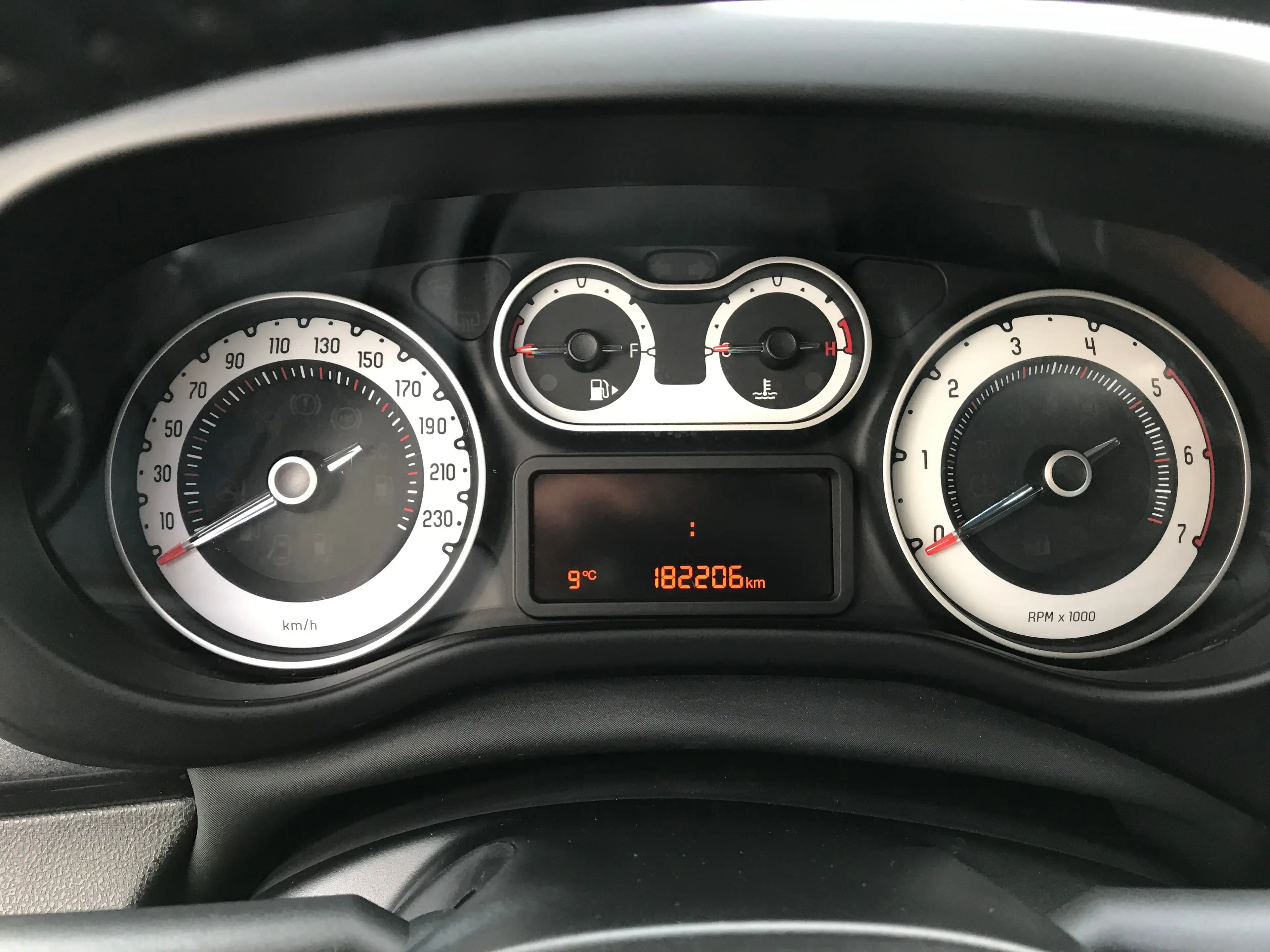 Fiat 500L 500L Diesel 1.6 Rock N Road Edition Apple CarPlay — photo 12