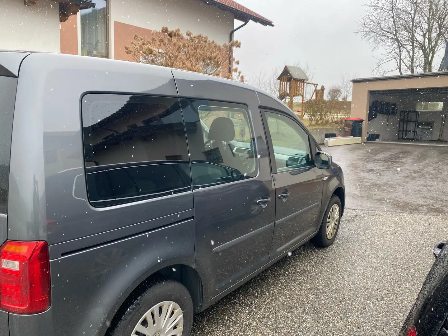 Volkswagen Caddy 2,0 TDI D-PF DSG - 2