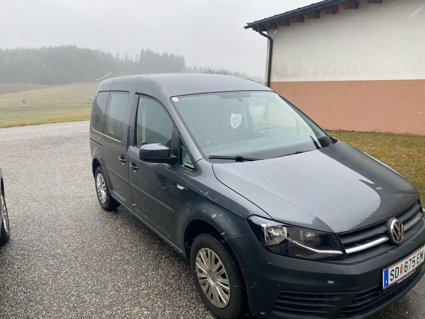 Volkswagen Caddy 2,0 TDI D-PF DSG - 1