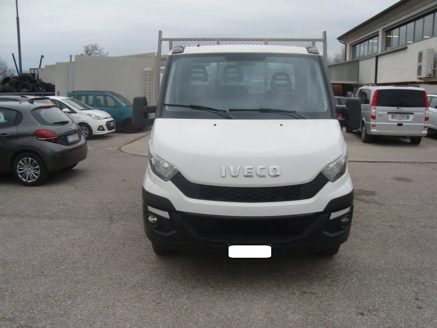Iveco Daily 2.3 Jtd 35-310 con Cassone Fisso Blanc - 2
