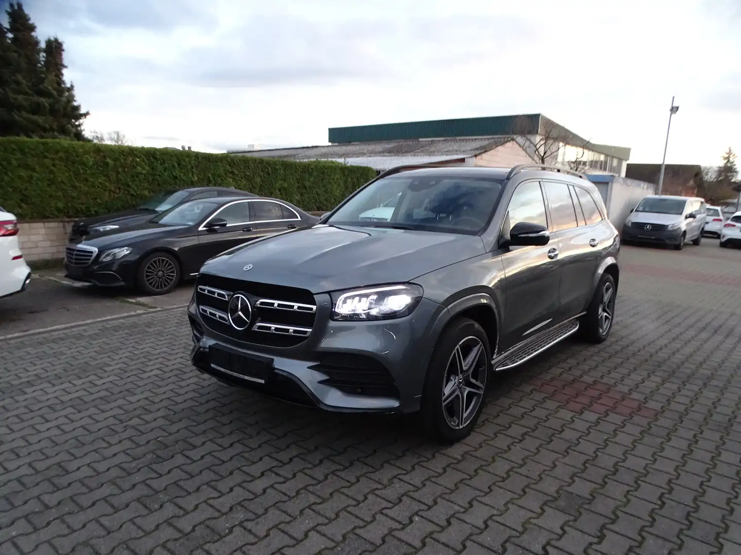 Mercedes-Benz GLS 400 d 4M AMG Line, Standheizung, Panoramadach, Distron Gris - 1