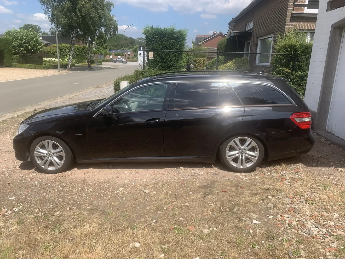 Mercedes-Benz E 200 T CDI DPF BlueEFFICIENCY Avantgarde - 2