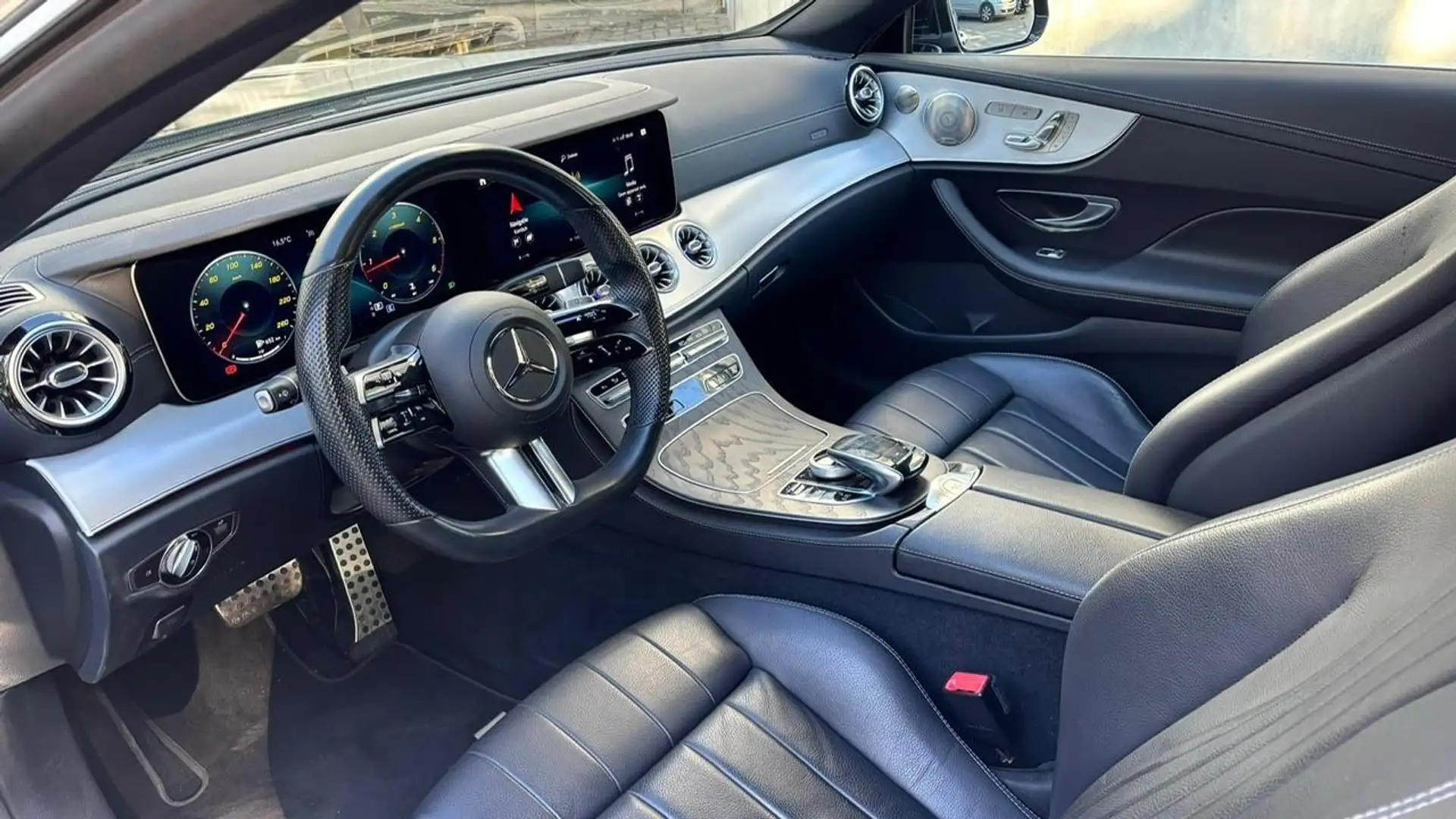 Mercedes-Benz E Klasse Cabrio AMG Line - 2