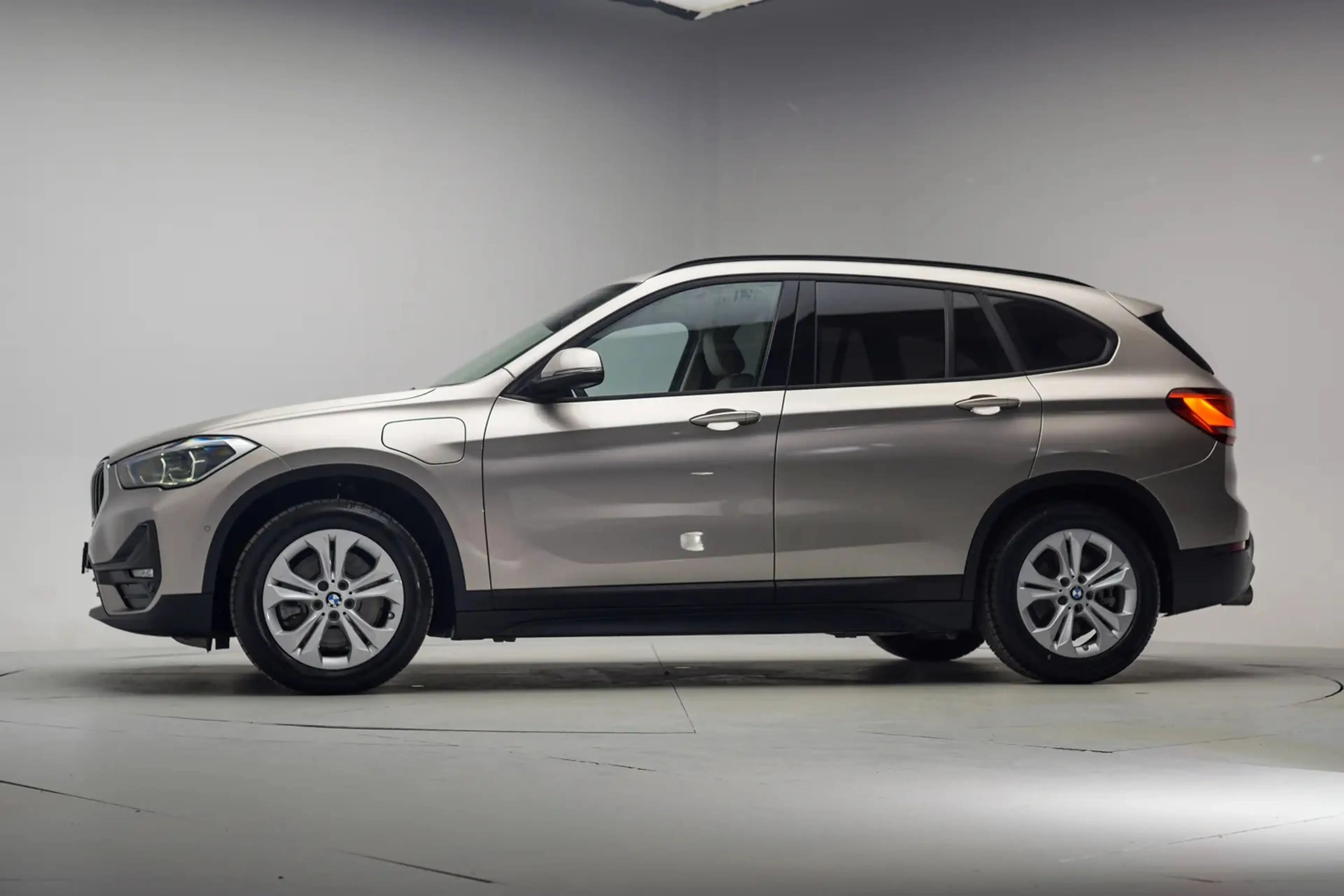 BMW X1 xDrive 25e Executive Aut. [ Navi Camera Leder ] — photo 2