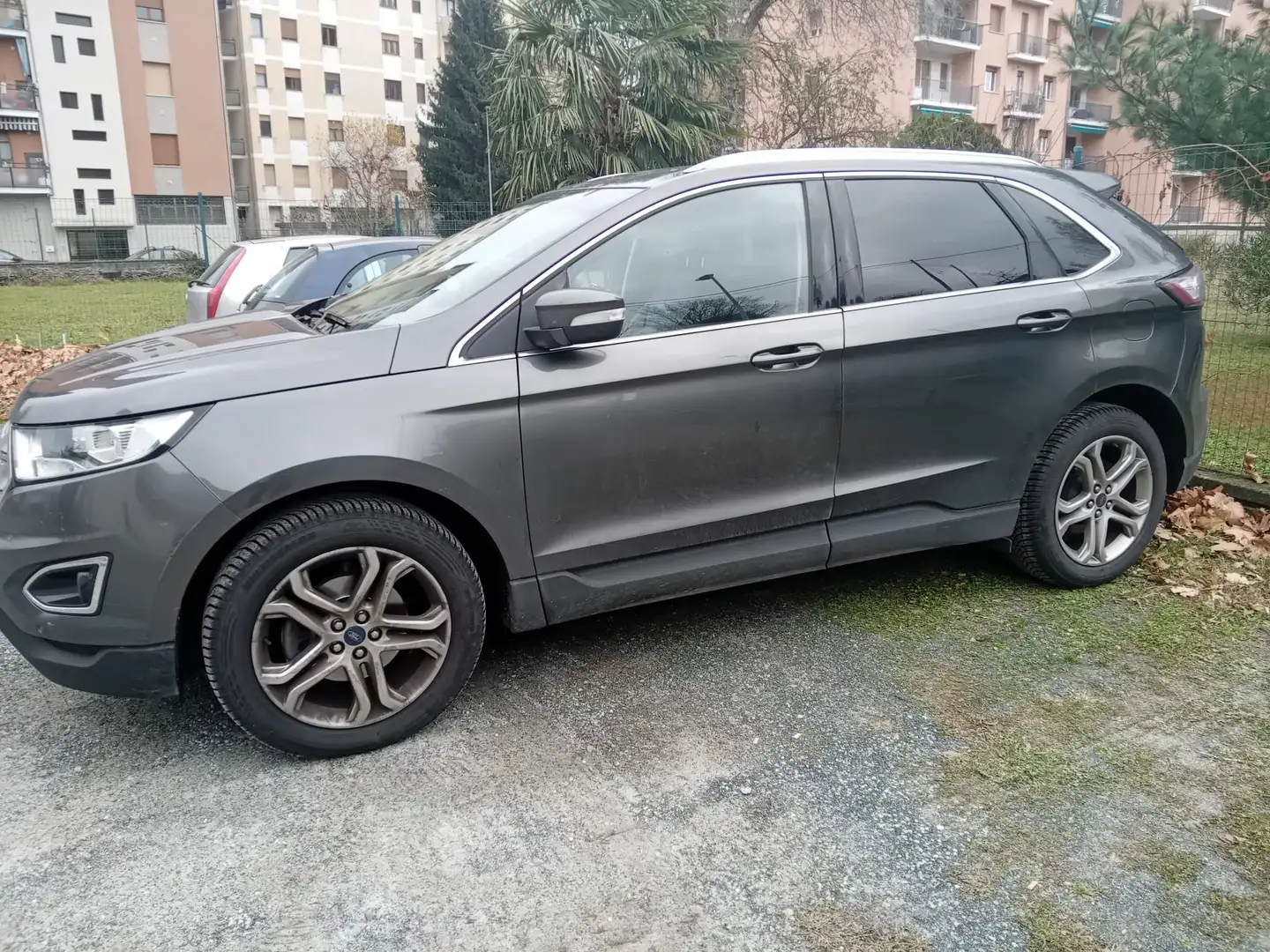 Ford Edge 2.0 tdci Titanium s&s awd 210cv powershift Grigio - 2