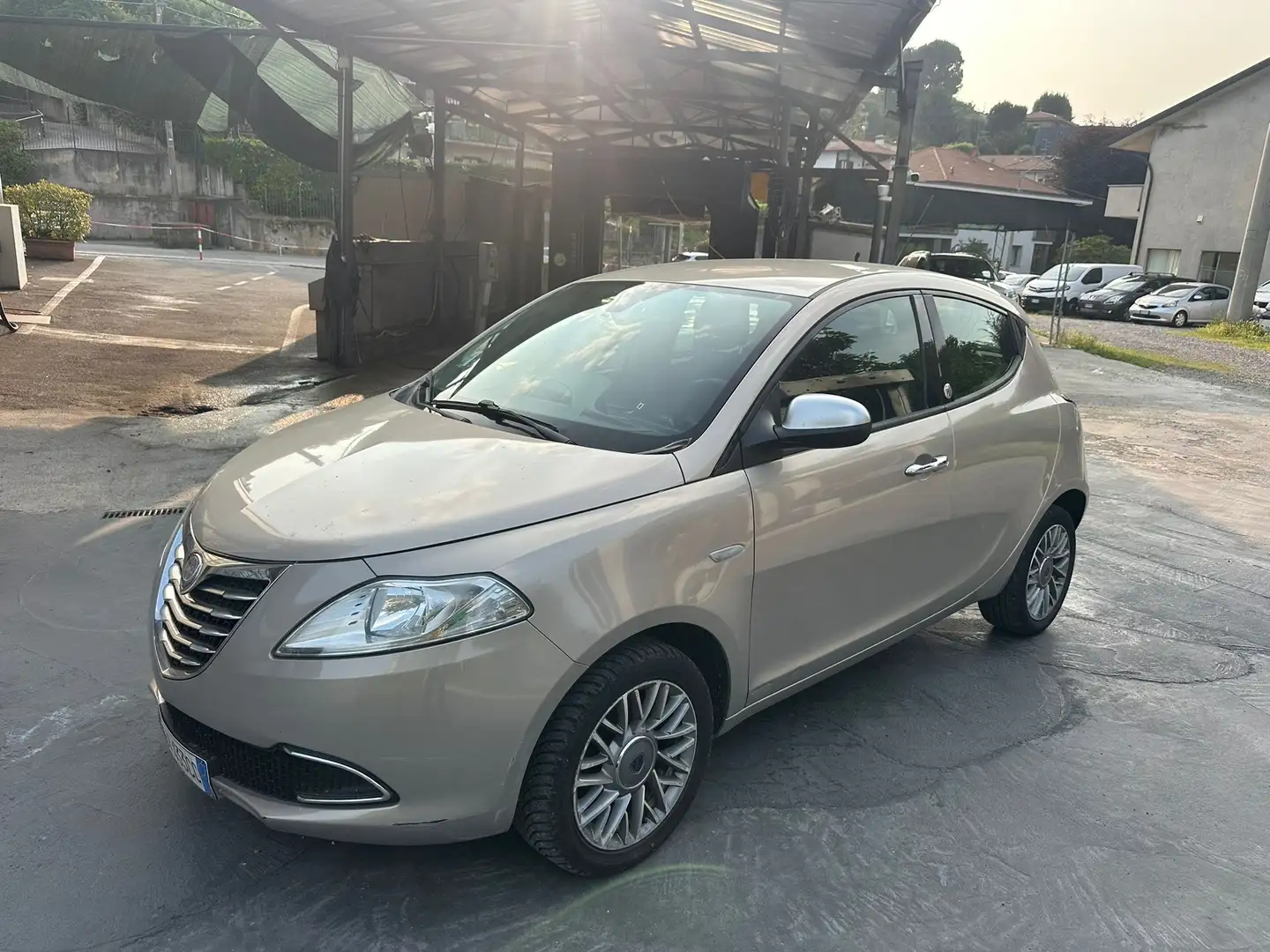 Lancia Ypsilon 1.2 8v Gold ecochic Gpl 69cv Grigio - 1
