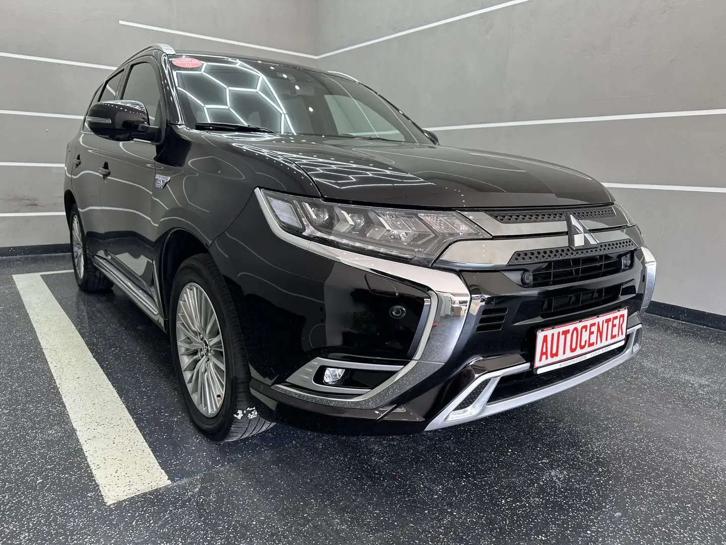 Mitsubishi Outlander PHEV Top 4WD "PANO-NAVI-LEDER-MULTI" Noir - 2