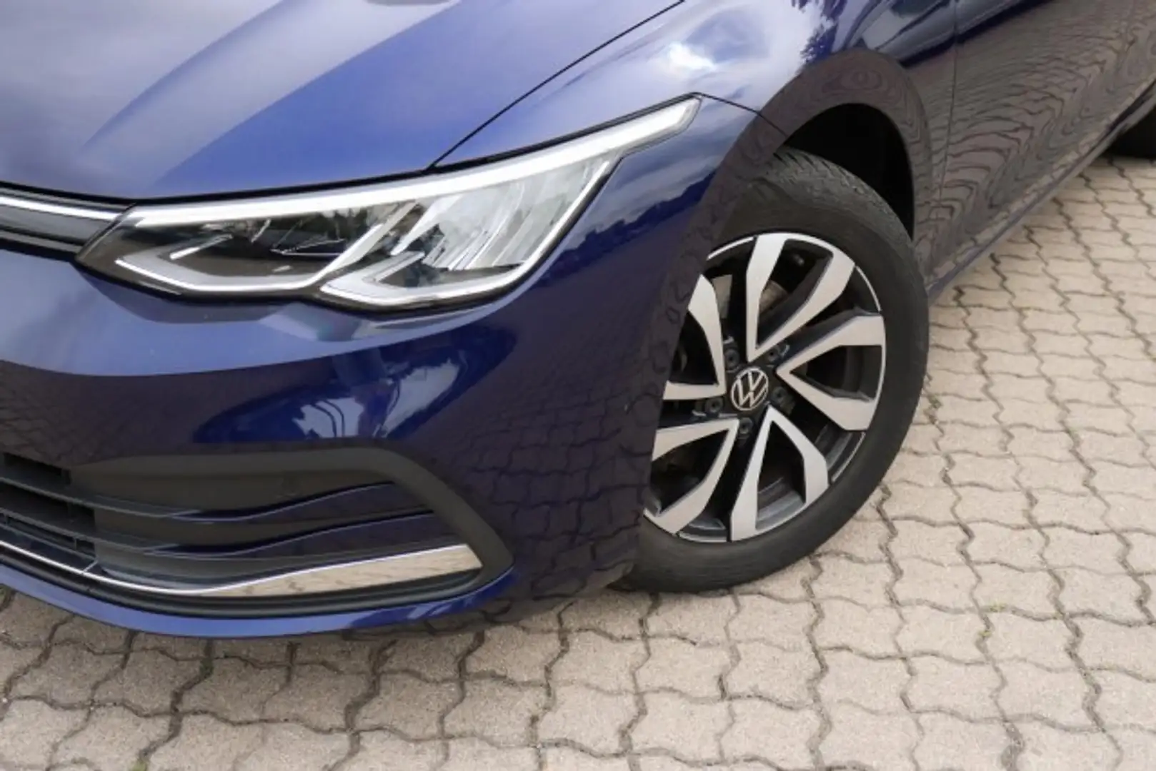 Volkswagen Golf VIII 1.5 TSI Active (EURO 6d) Klima Navi Blau - 2