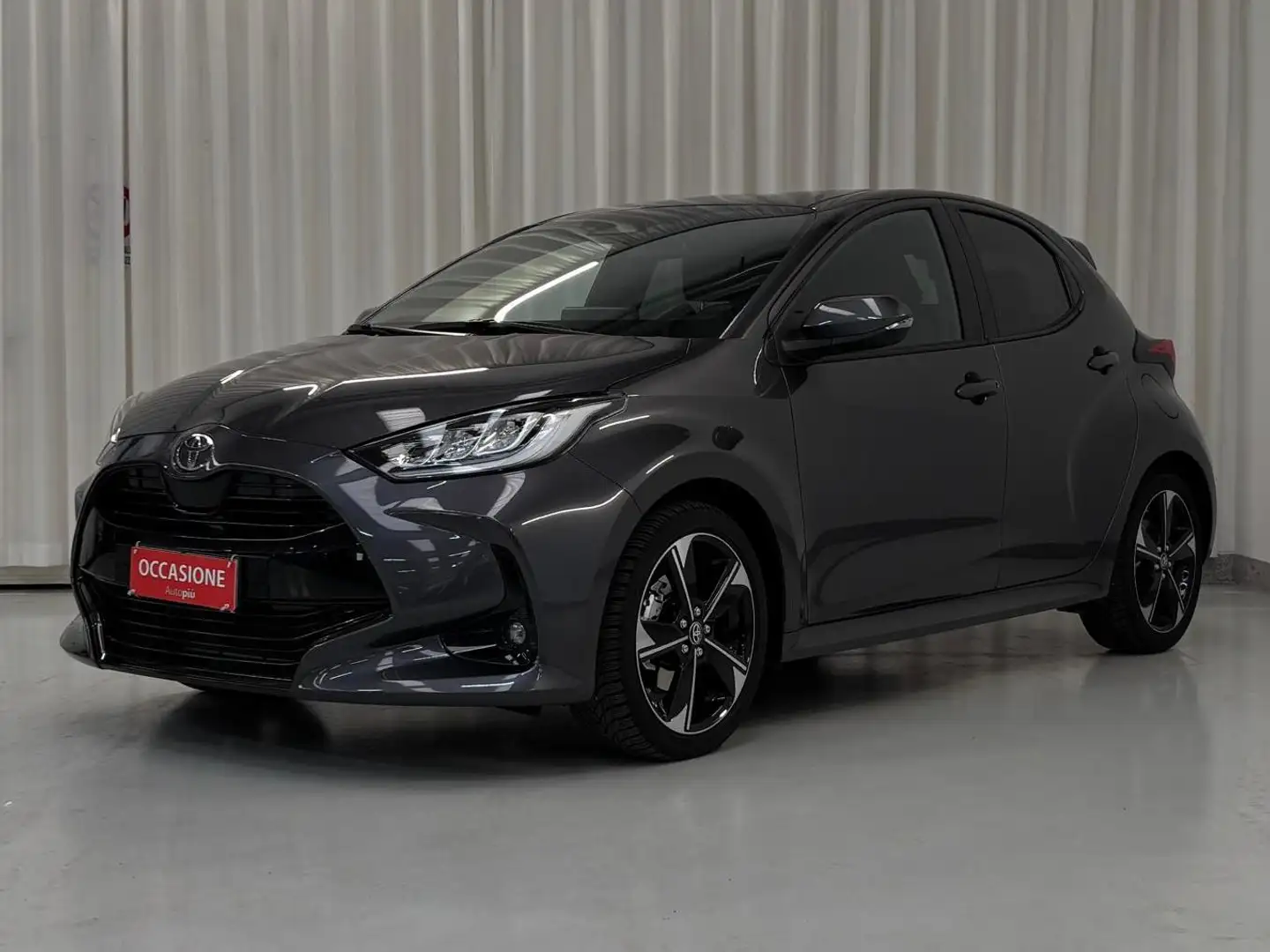Toyota Yaris 1.5h 130 Lounge Grau - 1