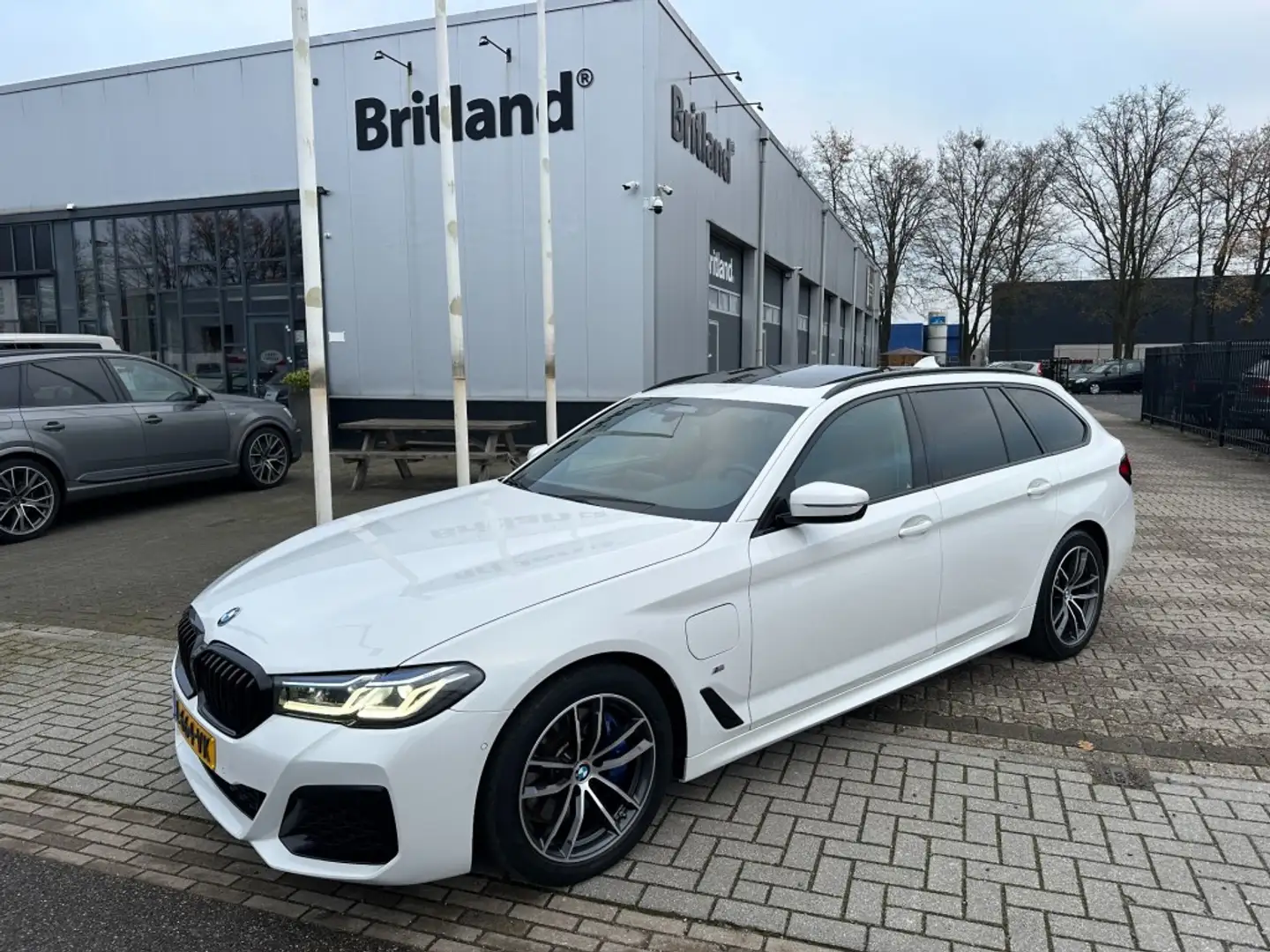 BMW 530e M-sport Touring 2021 BTW *Pano *Adaptive *Lee Blanc - 1