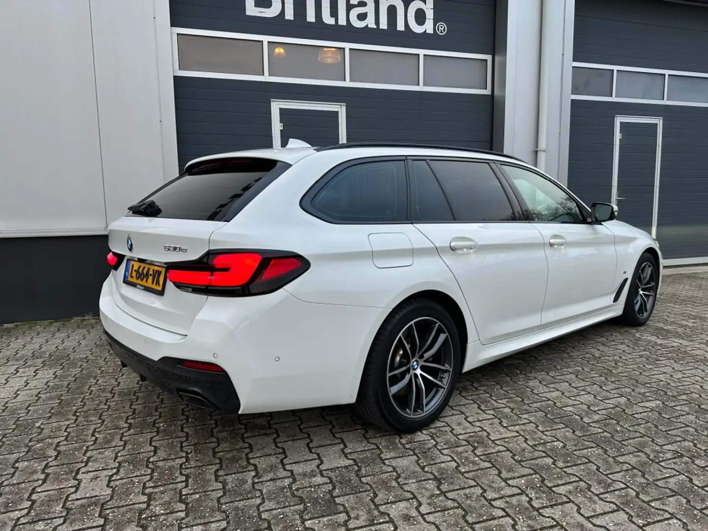BMW 530e M-sport Touring 2021 BTW *Pano *Adaptive *Lee Blanc - 2