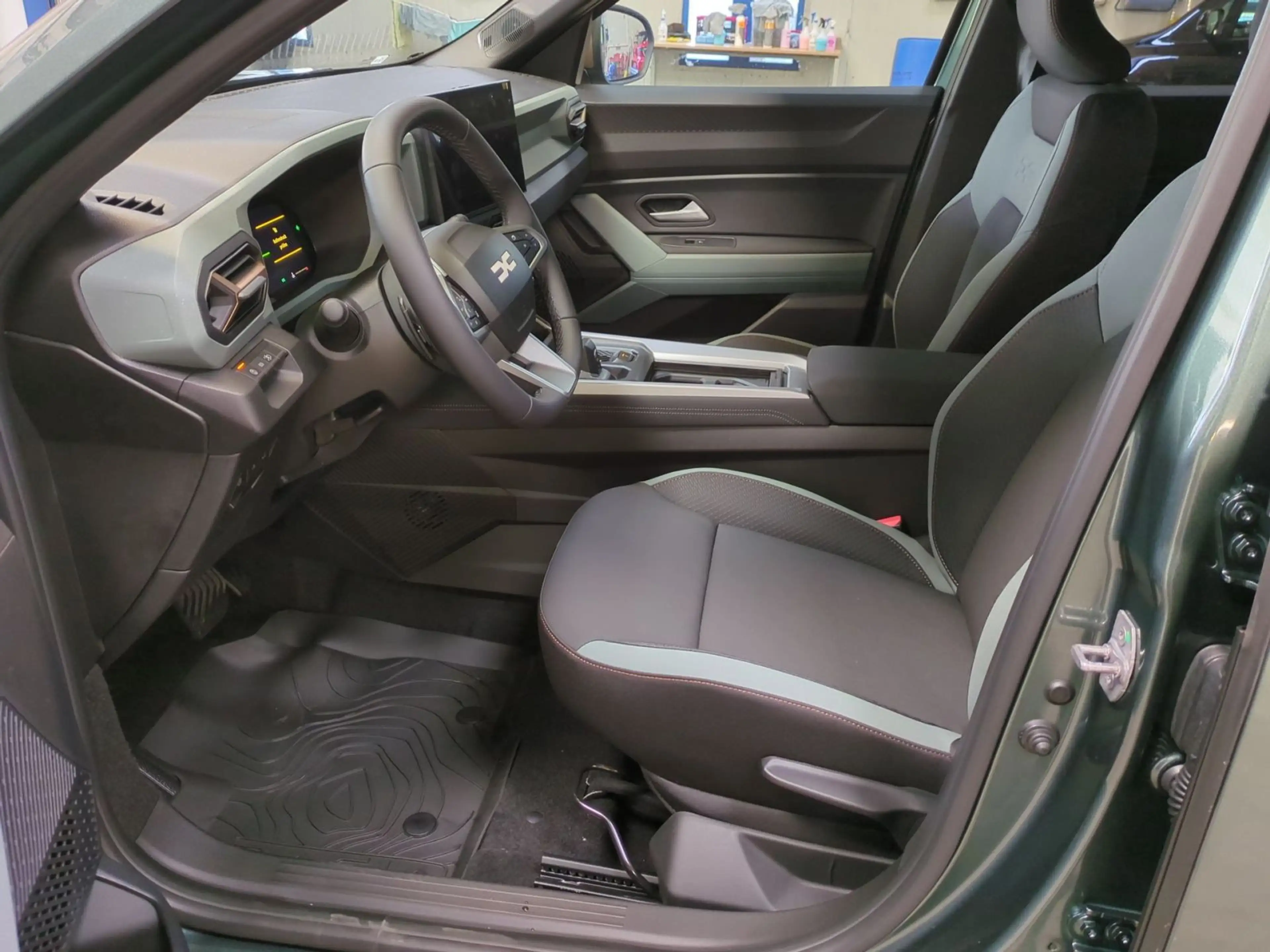 Dacia Bigster Extreme mild hybrid-G 140 auto*City-Wint — photo 12