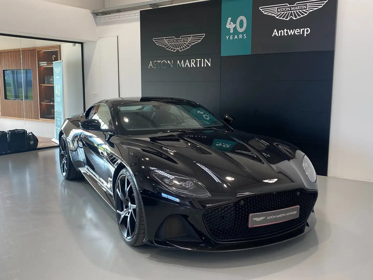 Aston Martin DBS Superleggera Černá - 1