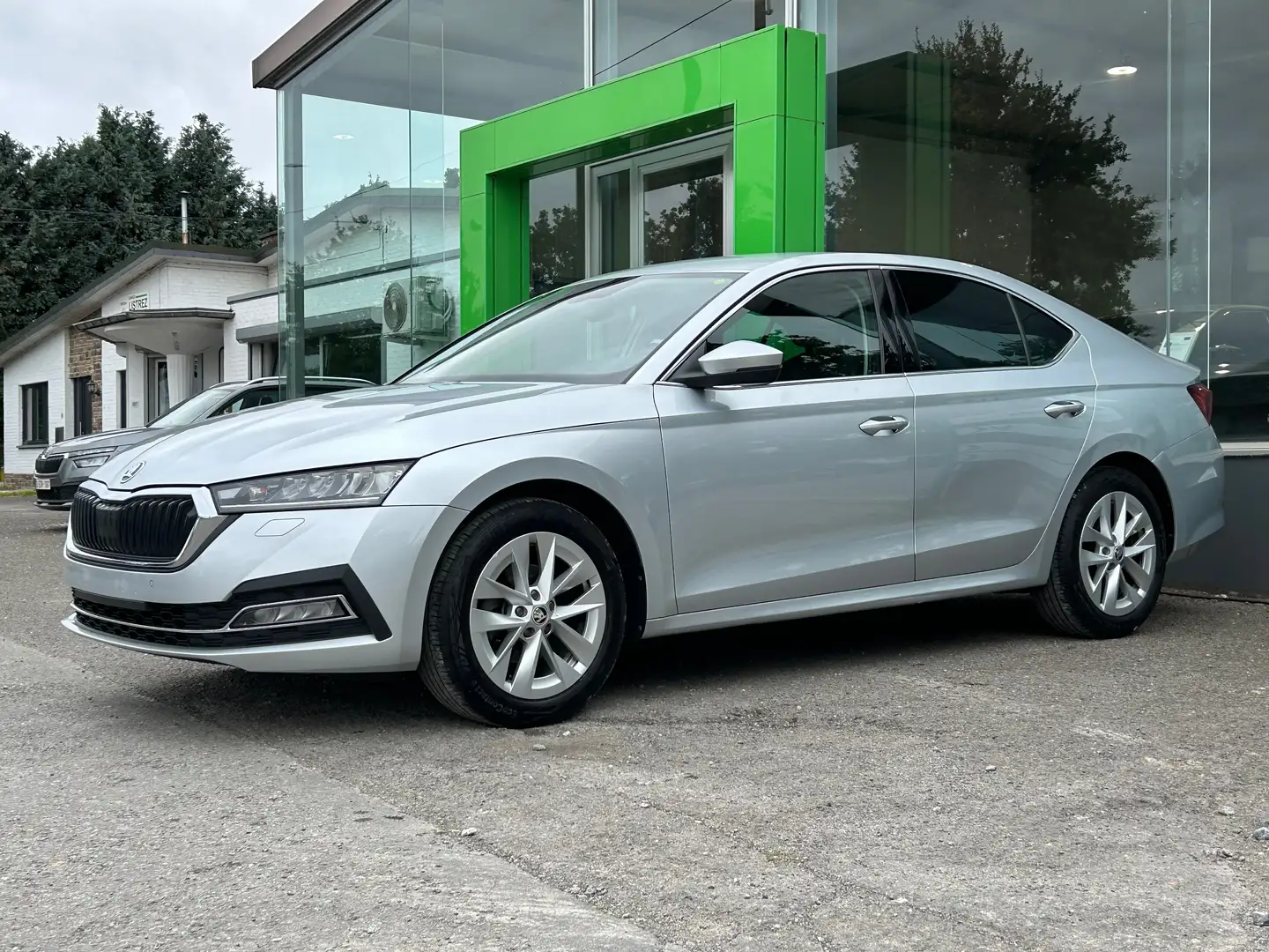 Skoda Octavia Octavia 1.0TSI CarPlay • Navigation • Cuir Argent - 2