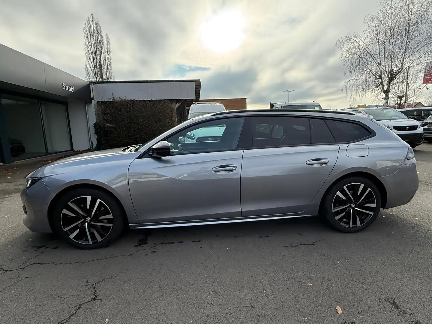Peugeot 508 Hybrid 225 PHEV e-EAT8 GT-Line Aut. Grau - 2