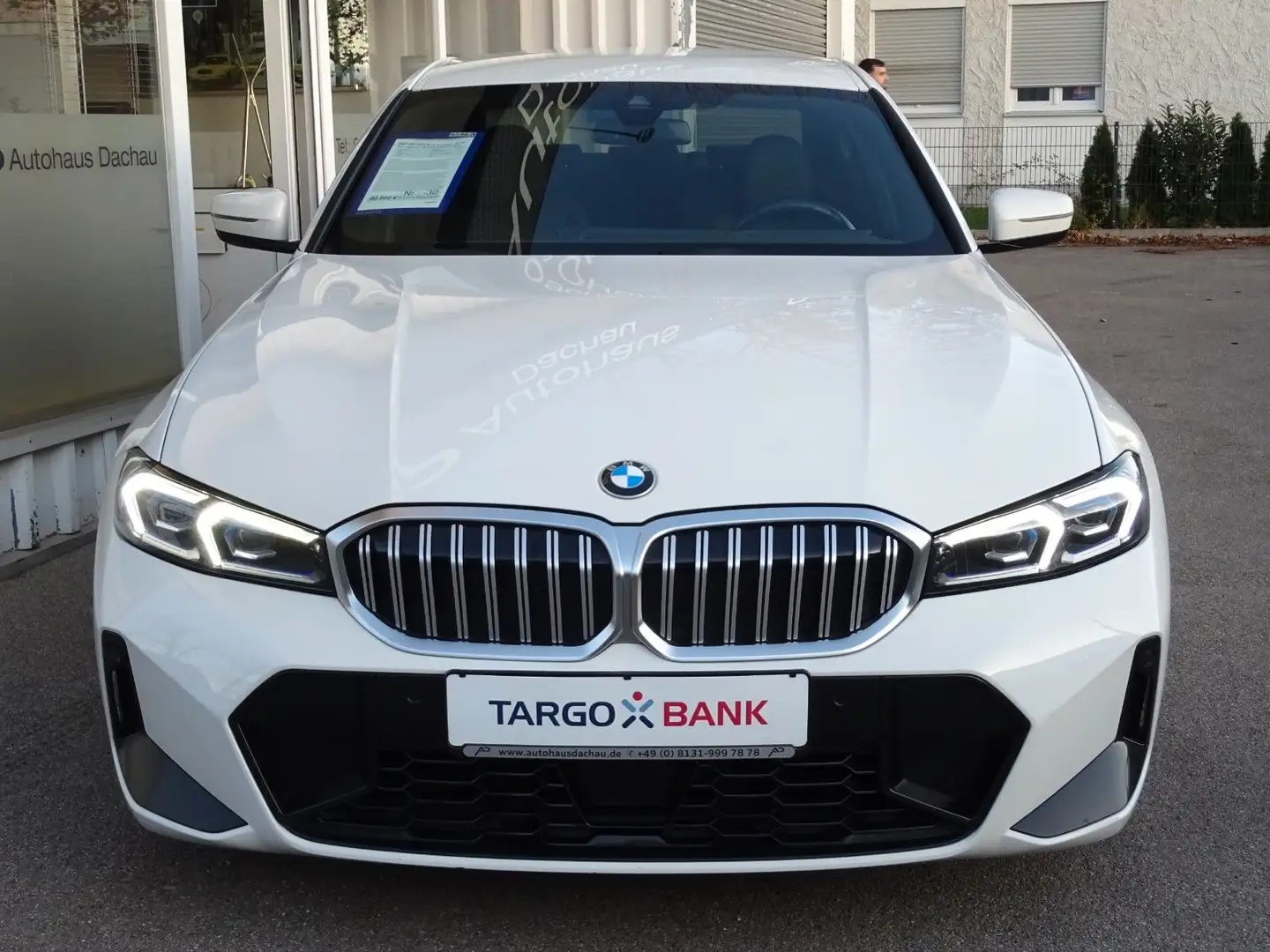 BMW 330 d xDrive Aut M Sportpaket LCI Navi Leder LED Weiß - 2