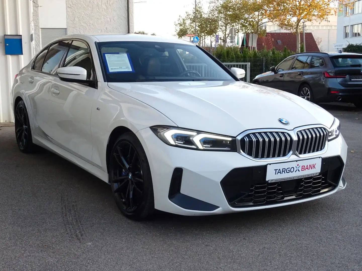 BMW 330 d xDrive Aut M Sportpaket LCI Navi Leder LED Weiß - 1