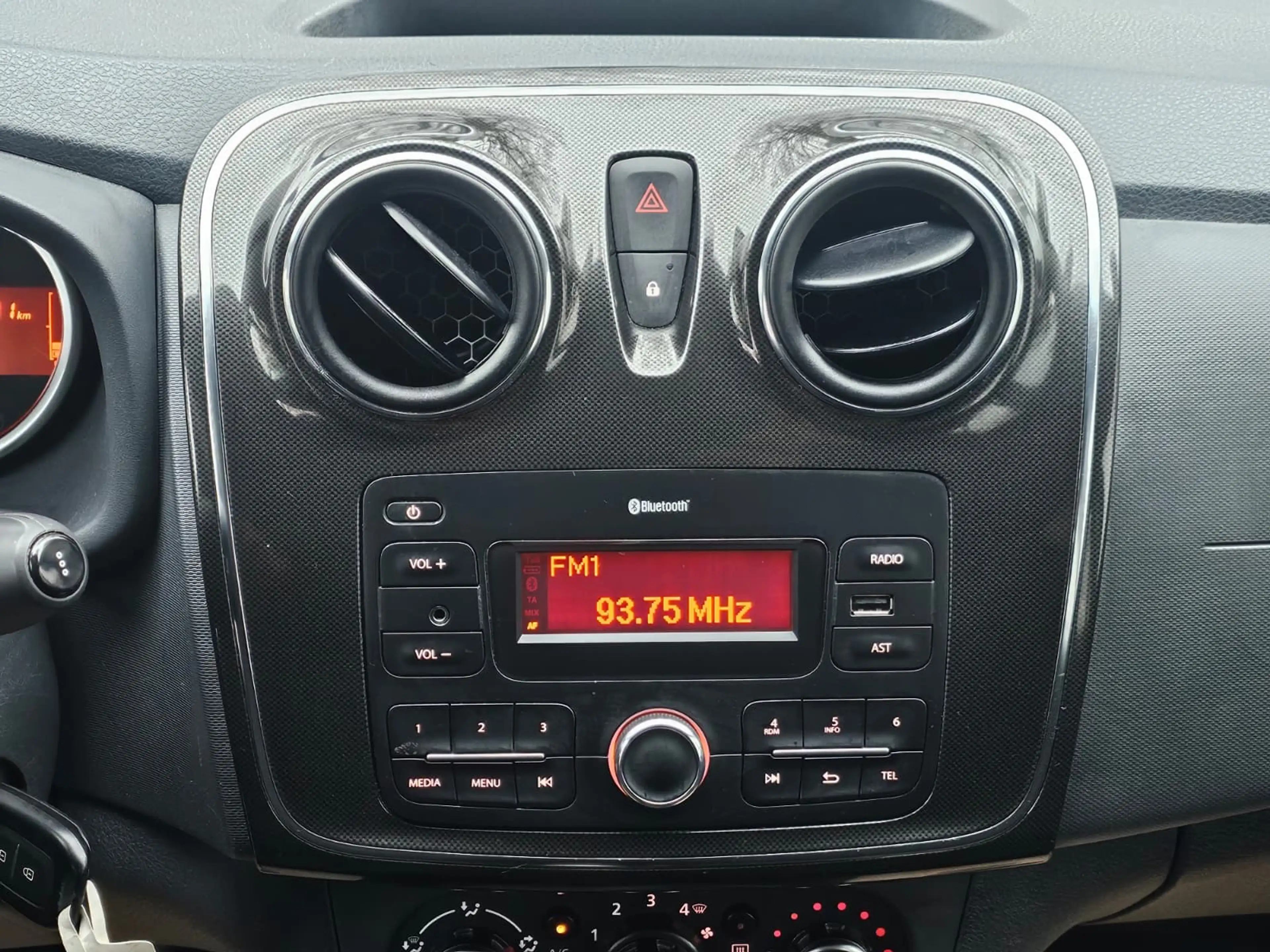 Dacia Logan 0.9 TCe * 1 MAIN * LED+AIRCO+CRUISE+..* CAR PASS * — photo 14
