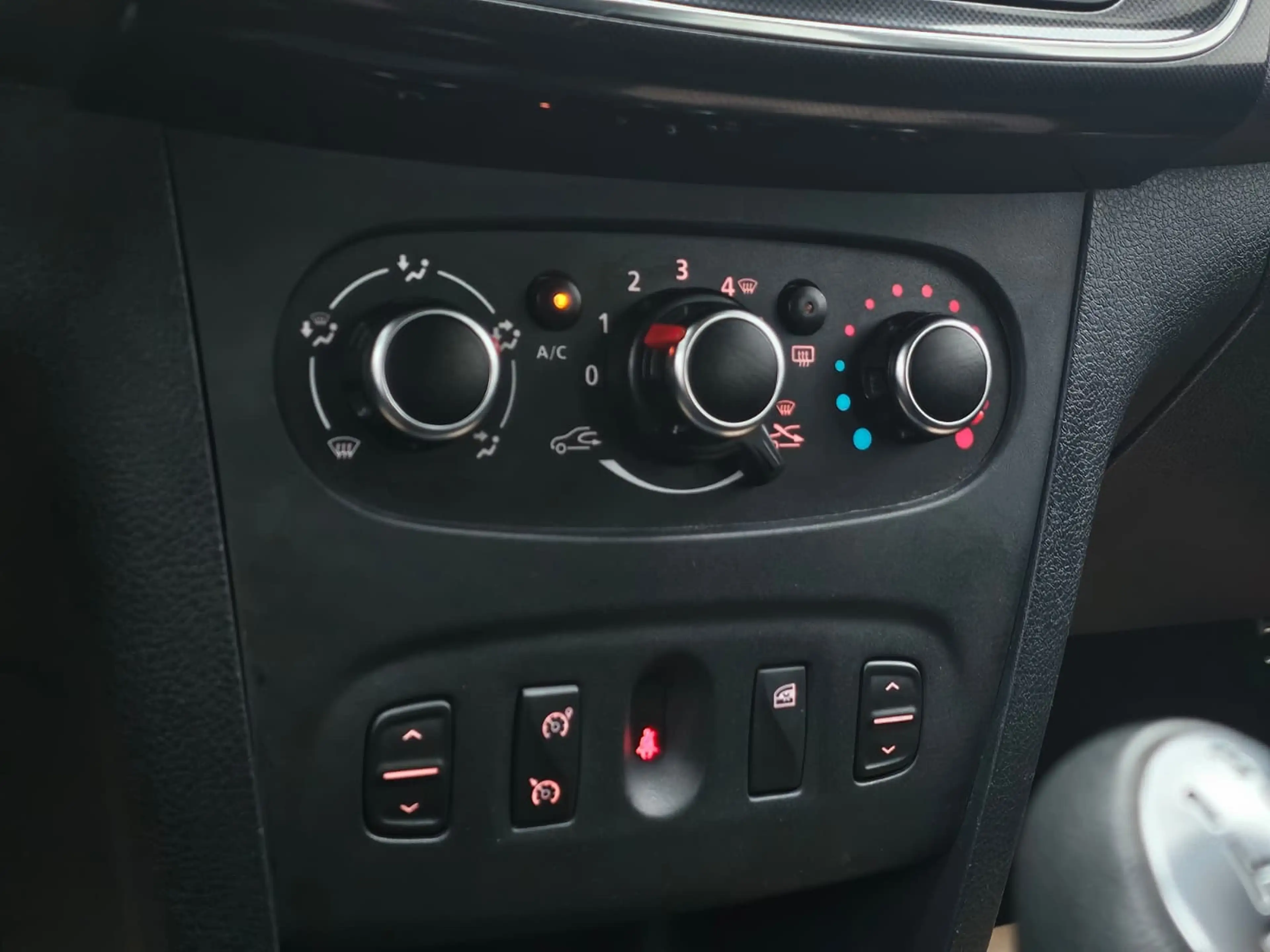 Dacia Logan 0.9 TCe * 1 MAIN * LED+AIRCO+CRUISE+..* CAR PASS * — photo 15