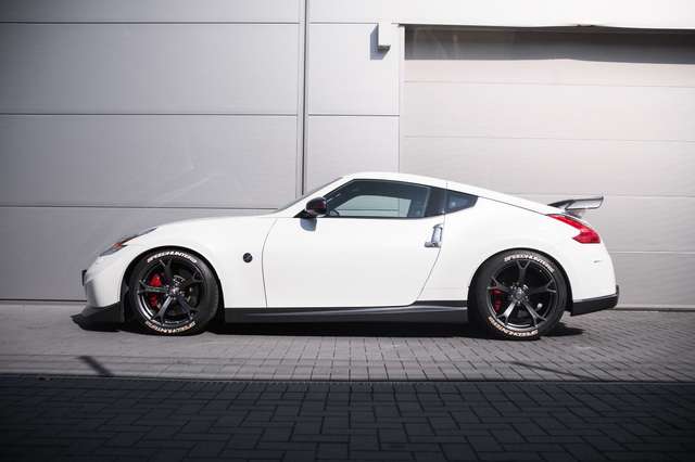 Imagine Nissan 370Z Nismo-INVIDIA V1-Shortshifter-dt. Auto