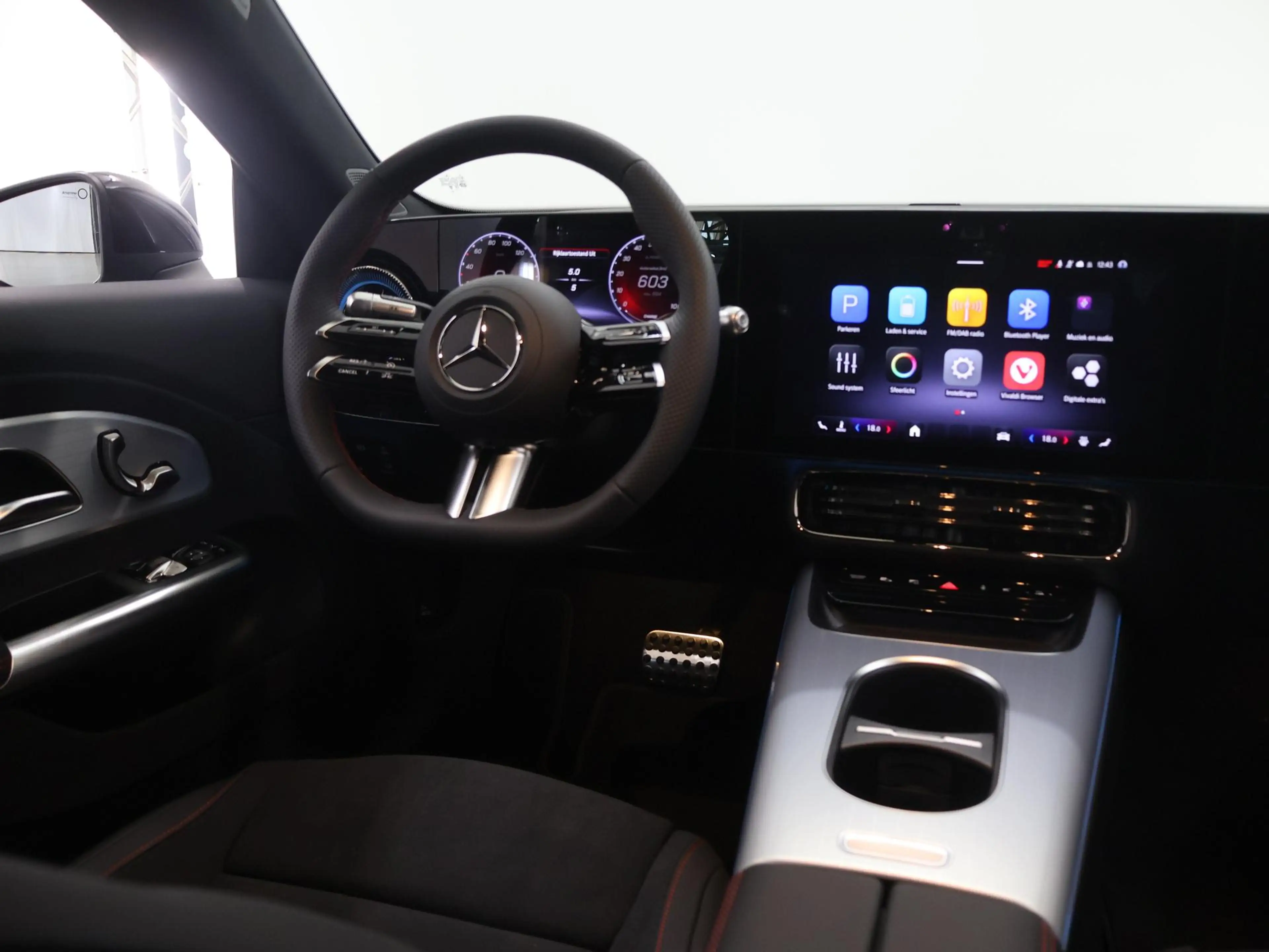 Mercedes-Benz CLA 250 250+ Launch Edition 85.5 kWh | Night | Panoramadak — photo 9