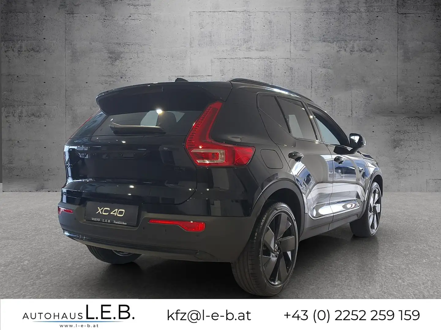 Volvo XC40 B3 Plus Black Edition Aut. Schwarz - 2