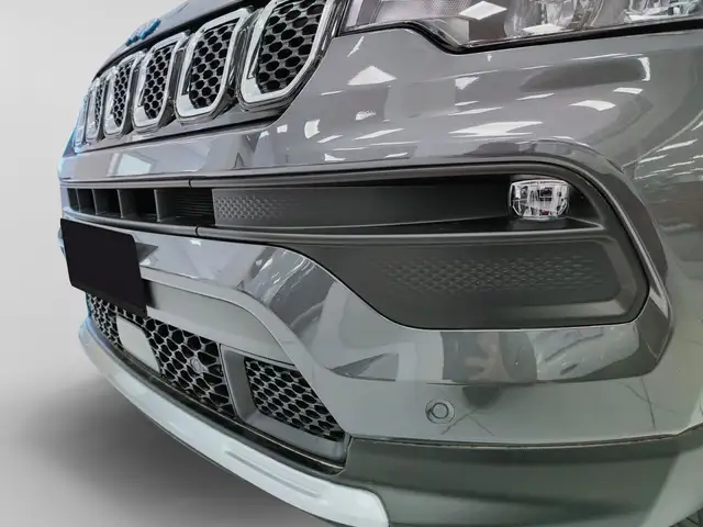 Jeep Compass view 4