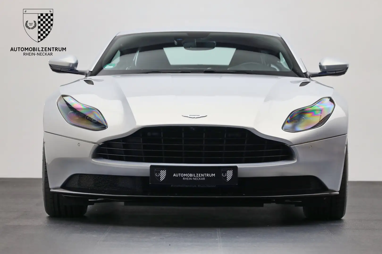 Aston Martin DB11 DB11 V8 BlackPack/SurroundView/Touchtronic3 Stříbrná - 2