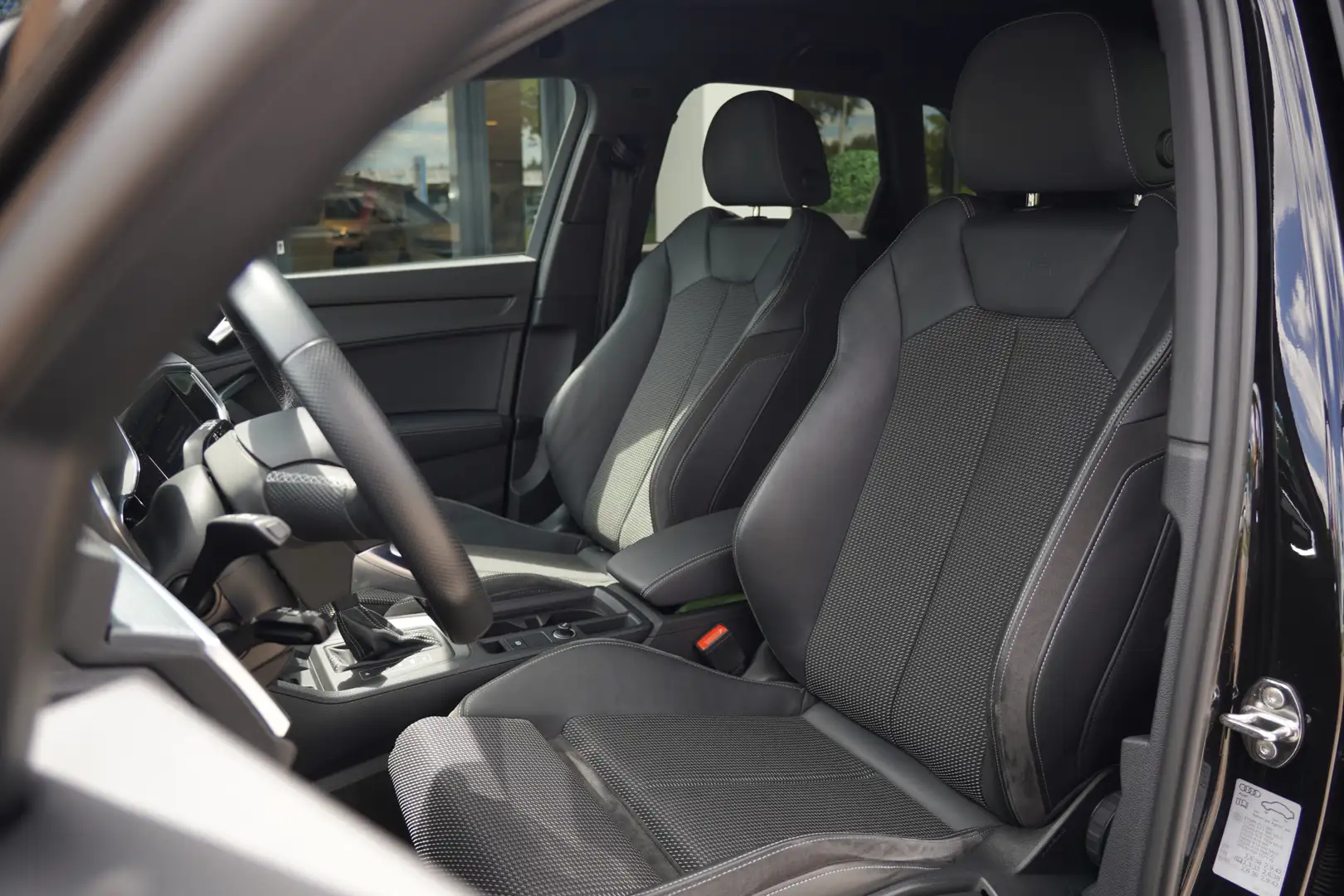 Audi Q3 45TFSIe/245pk S-Line|2022|Trekhaak|20"Blackstyle+A Negro - 2