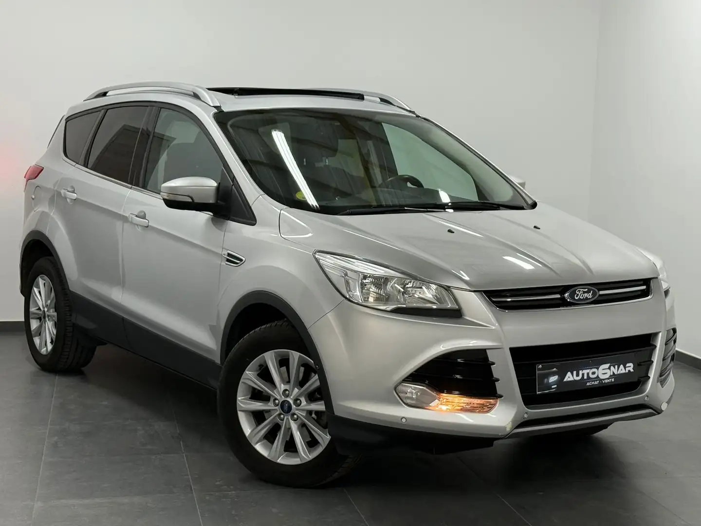Ford Kuga 2.0 TDCi FWD EU6 - 1erMain - Carnet - Navi Grijs - 1