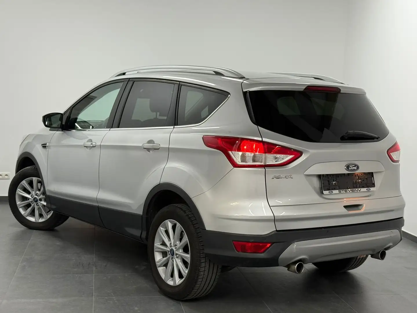 Ford Kuga 2.0 TDCi FWD EU6 - 1erMain - Carnet - Navi Grijs - 2