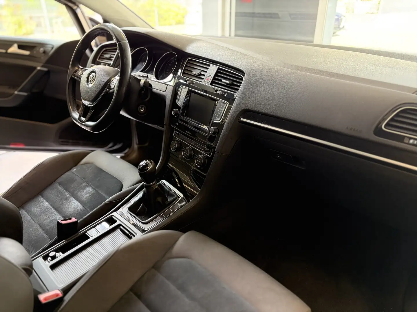 Volkswagen Golf 5p 1.6 tdi 105Cv - 2