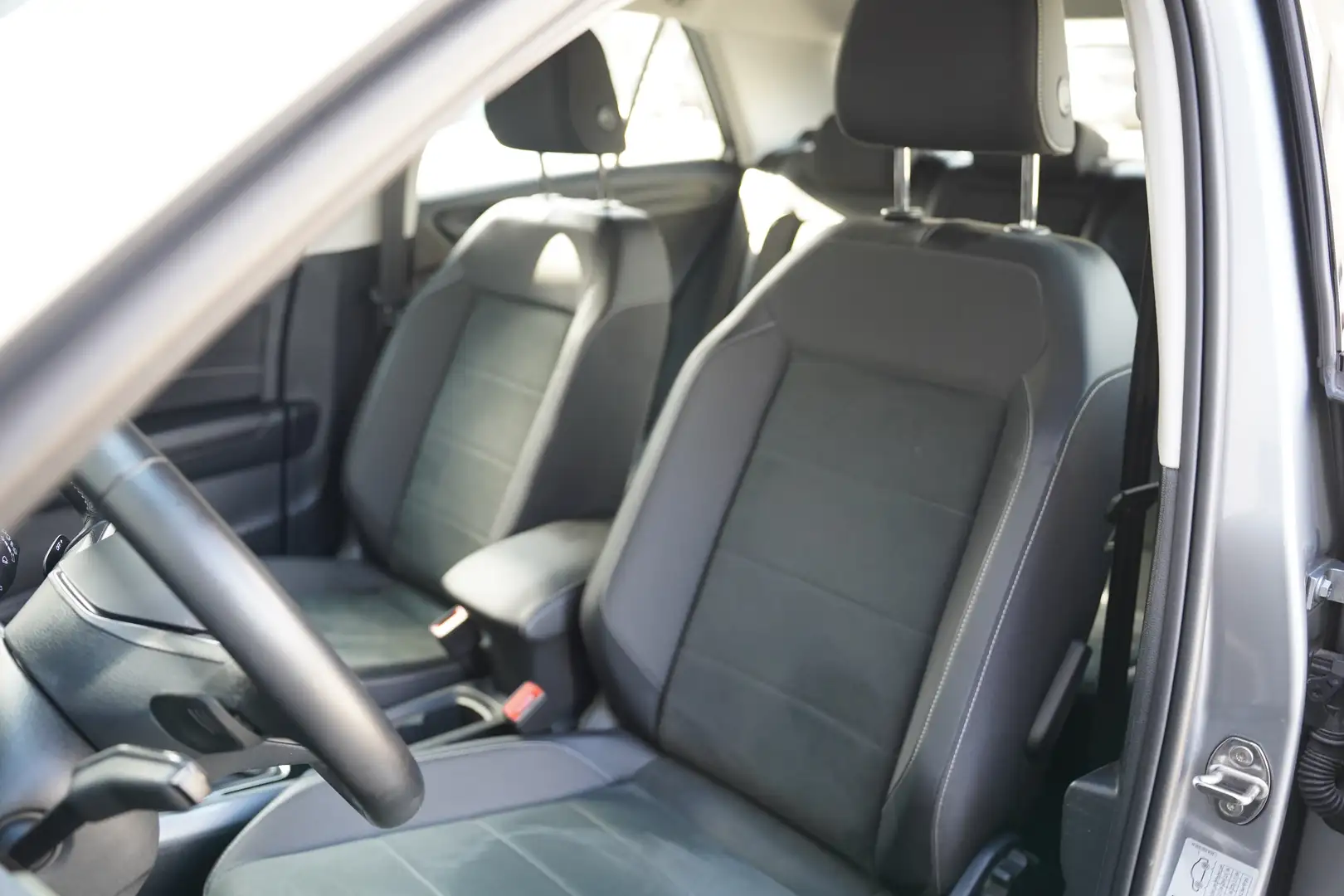 Volkswagen T-Roc 1.5 Style Business *EL KOFFER / CAM / IQ LIGHT * Gris - 2